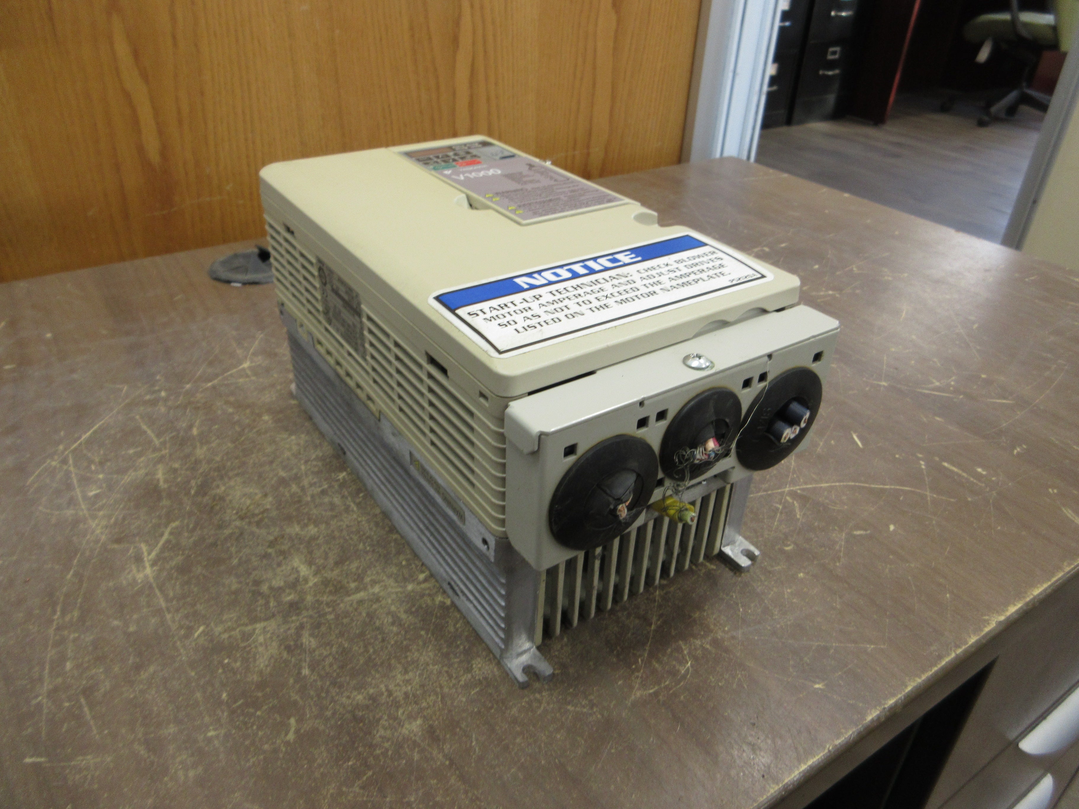 Yaskawa V1000 AC Drive CIMR-VU4A0023FAA Rev. A 10HP 3Ph Used