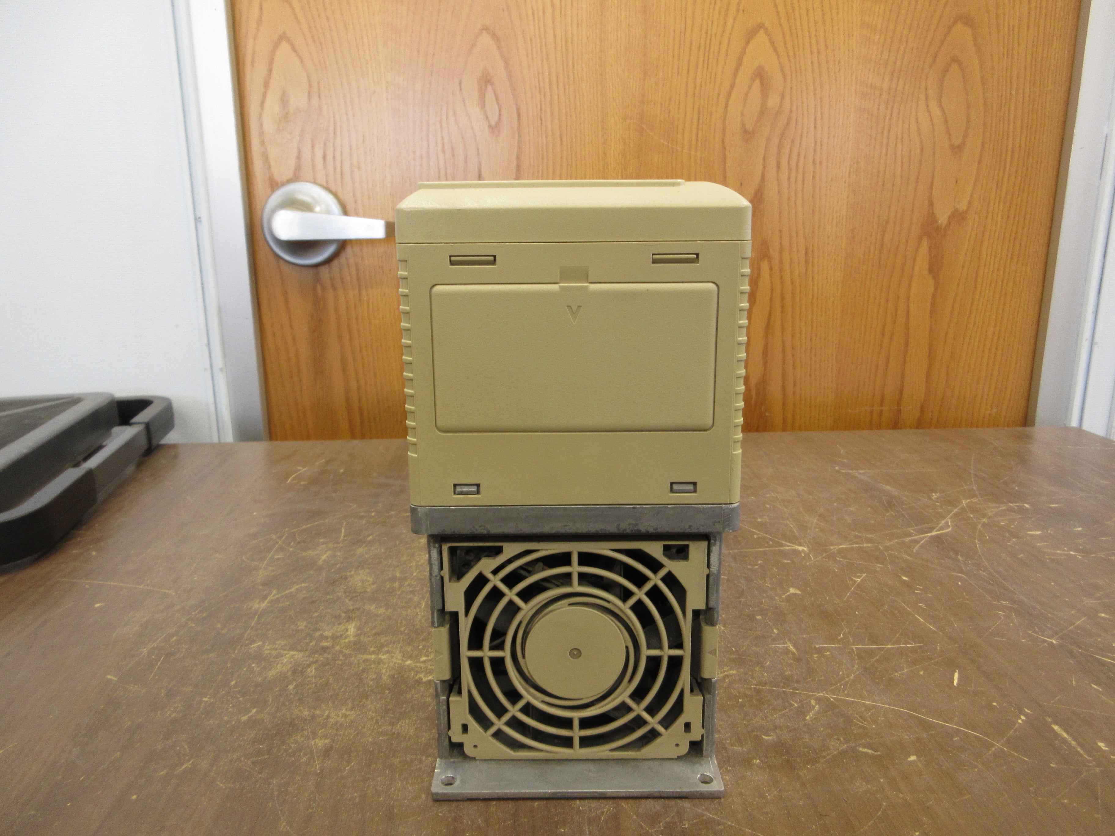 Yaskawa Z1000 AC Drive CIMR-ZU2A0024FAA 7.5HP 3Ph *No Keypad* Used