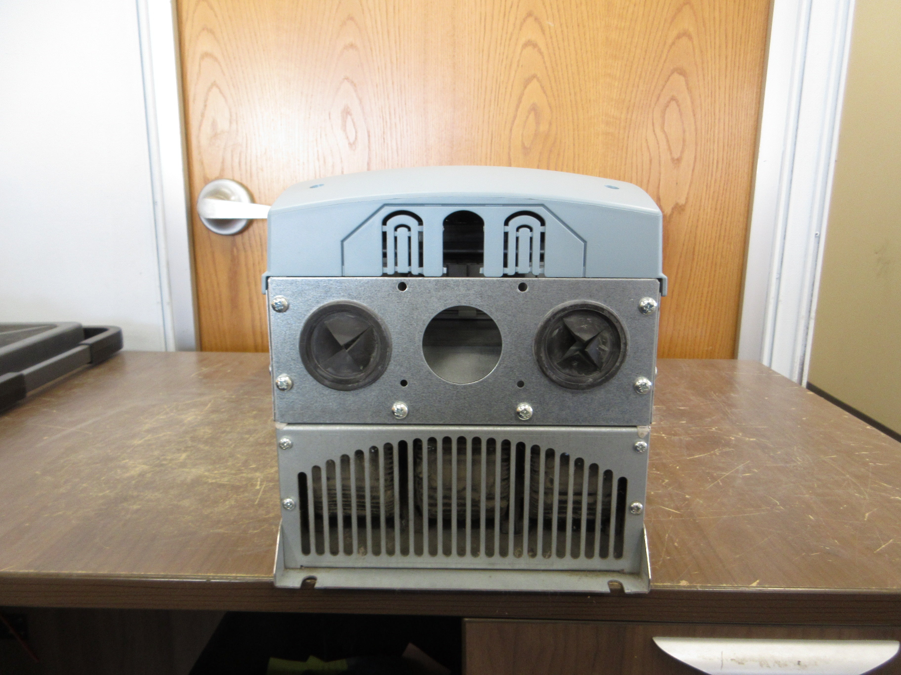 Honeywell AC Drive NXS0400B1008 40HP 3Ph w/ Keypad *No Cover Screws* Used