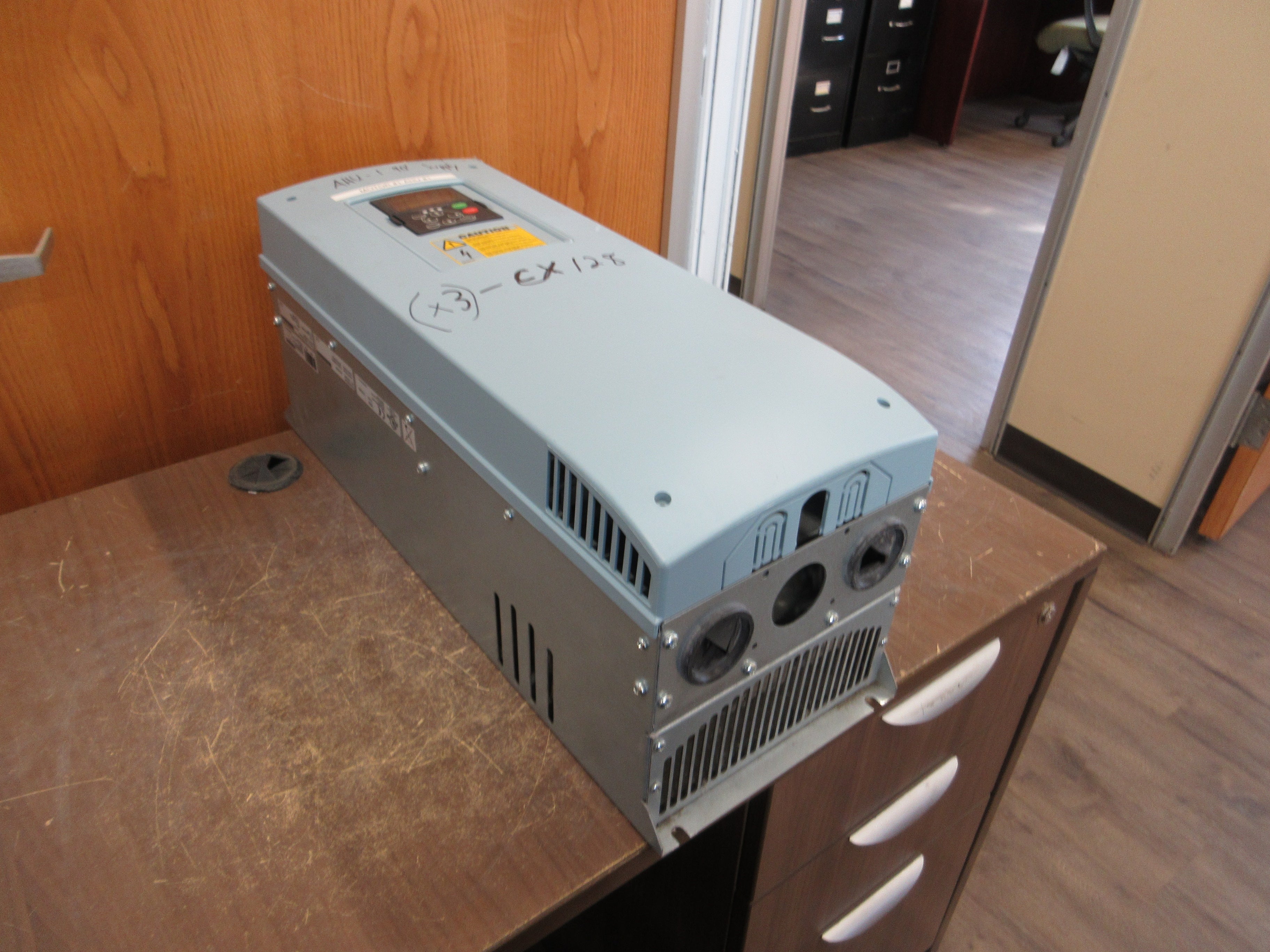 Honeywell AC Drive NXS0400B1008 40HP 3Ph w/ Keypad *No Cover Screws* Used