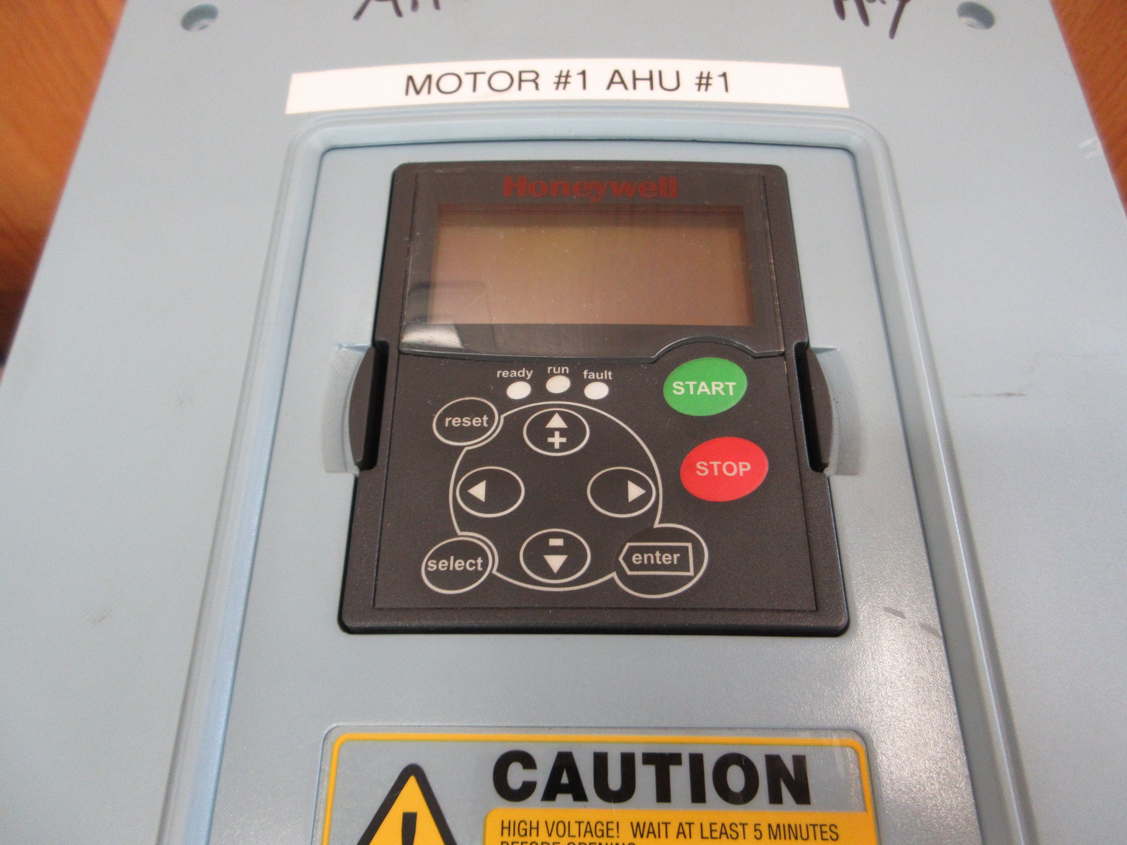 Honeywell AC Drive NXS0400B1008 40HP 3Ph w/ Keypad *No Cover Screws* Used