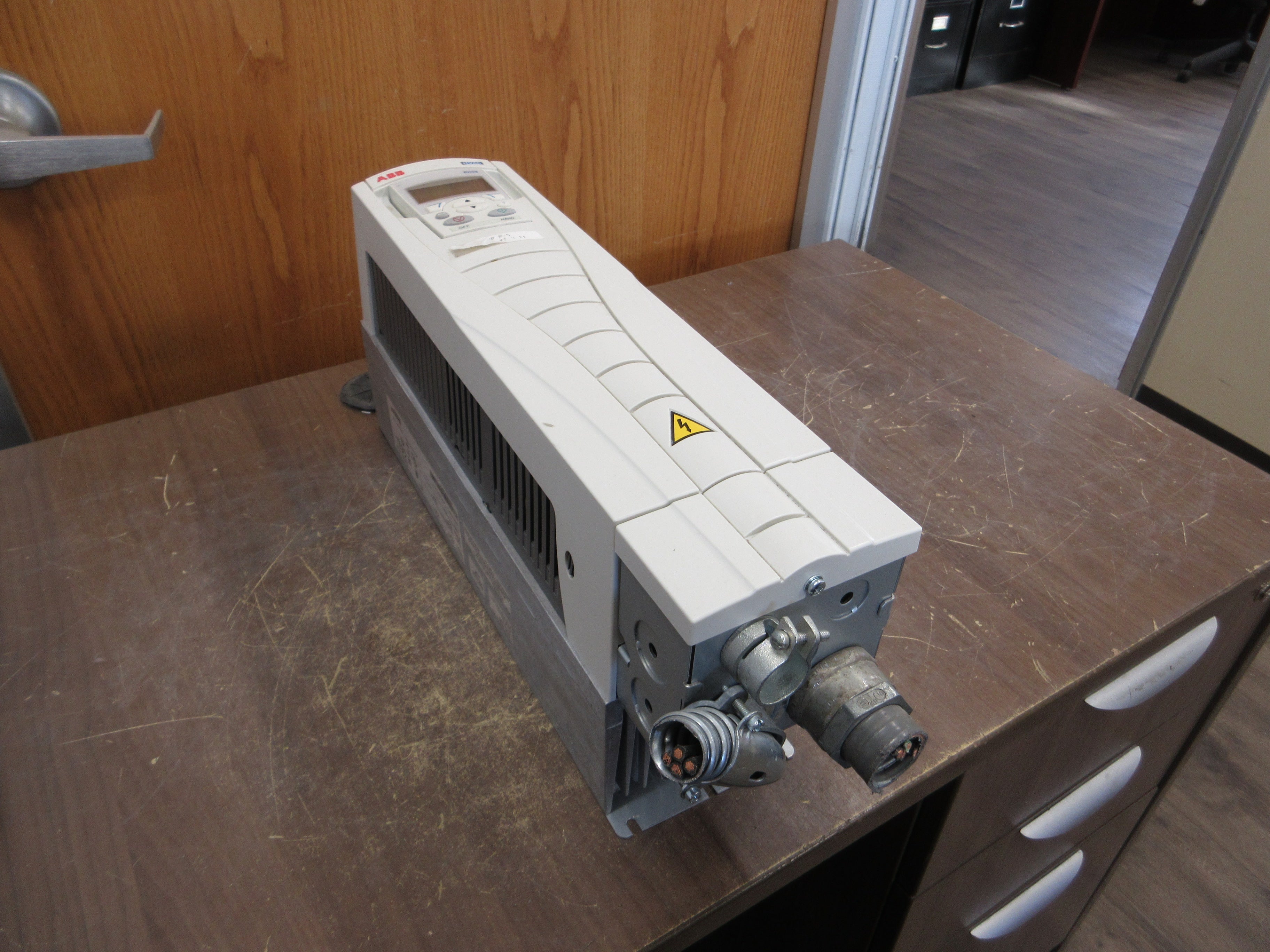 ABB ACH550 AC Drive ACH550-UH-024A-2 7.5HP w/ Keypad Used