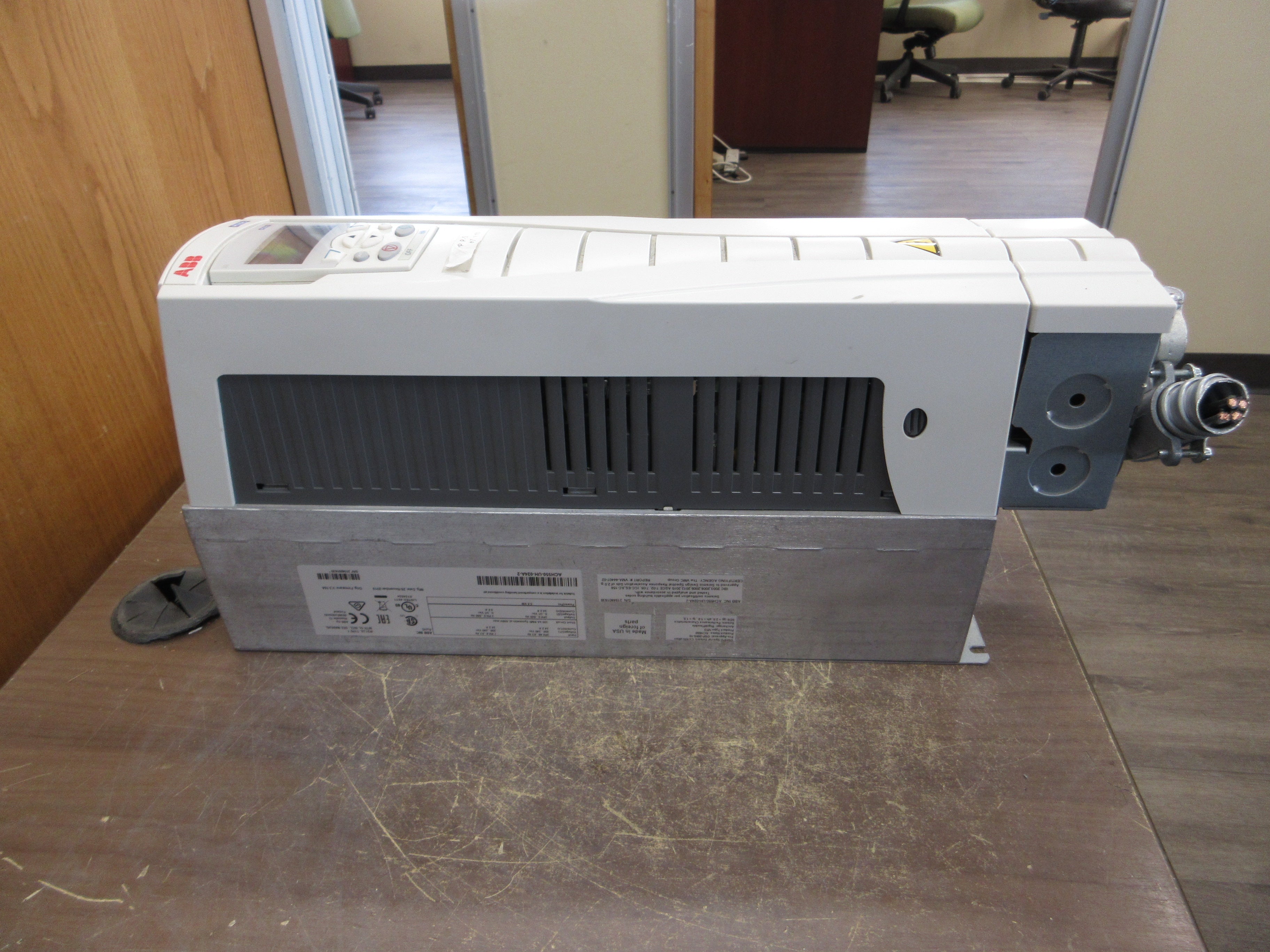 ABB ACH550 AC Drive ACH550-UH-024A-2 7.5HP w/ Keypad Used