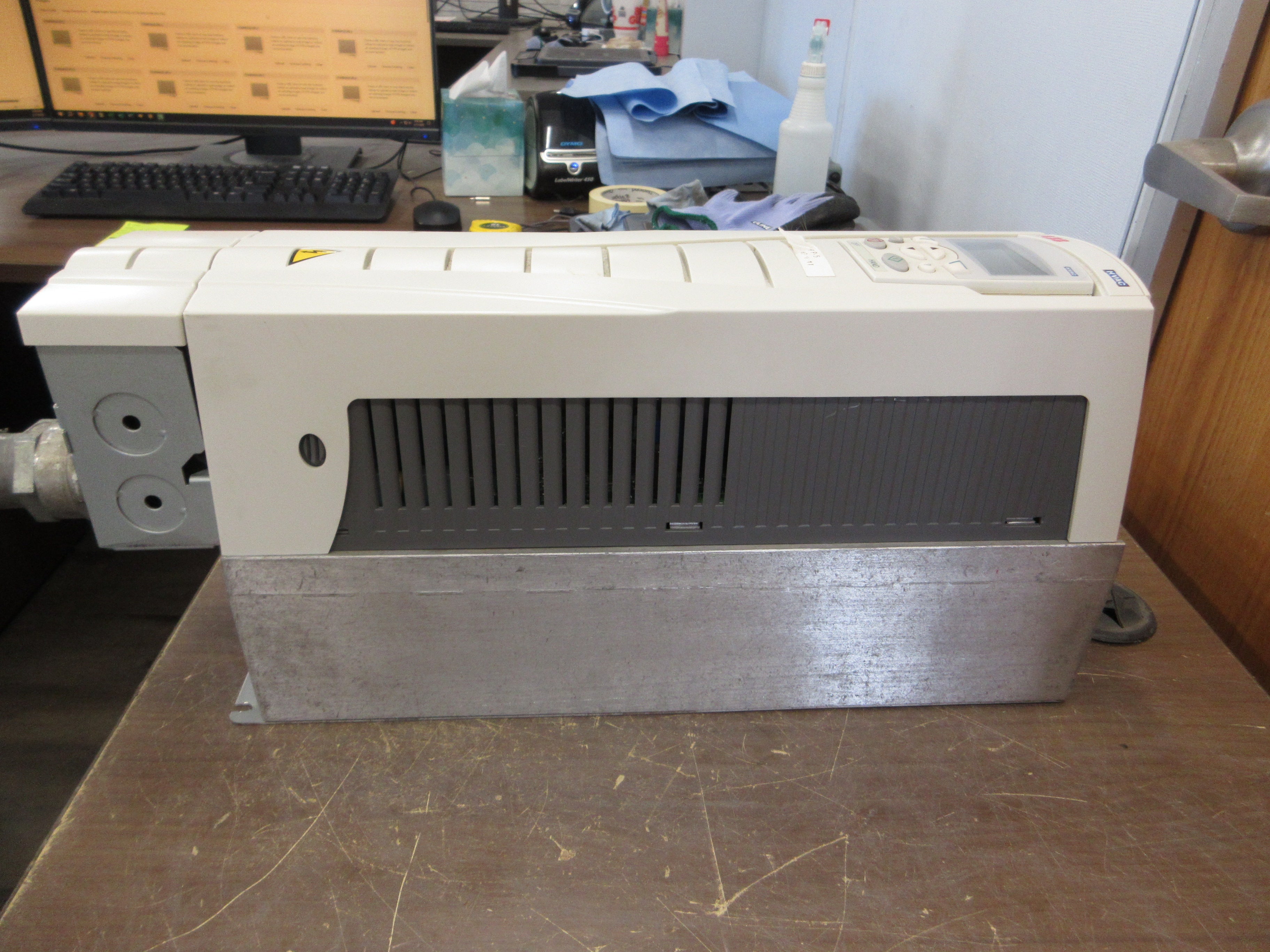 ABB ACH550 AC Drive ACH550-UH-024A-2 7.5HP w/ Keypad Used
