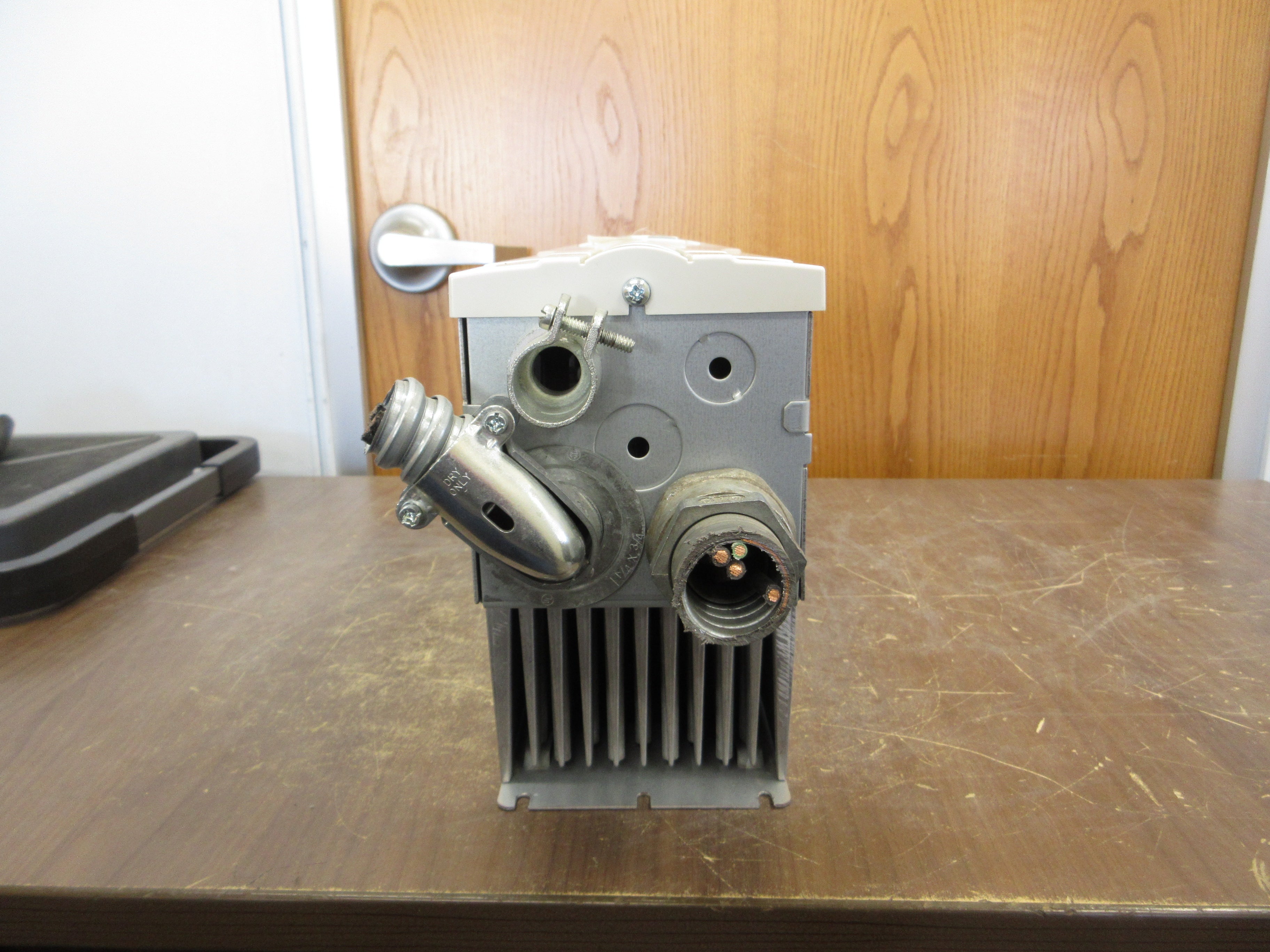 ABB ACH550 AC Drive ACH550-UH-024A-2 7.5HP w/ Keypad Used