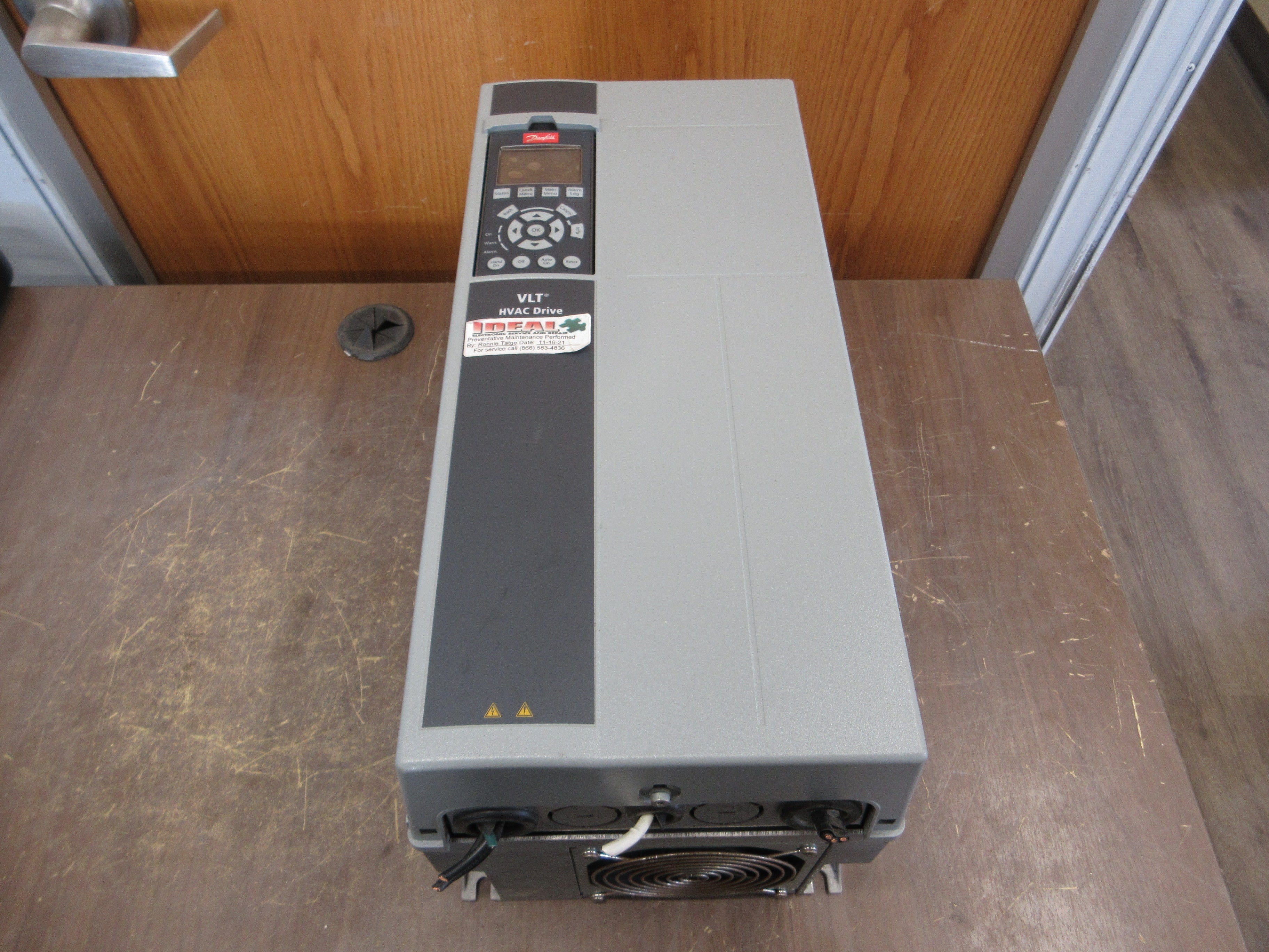 Danfoss VLT AC Drive 131B3609 15HP 3Ph w/ Keypad Used