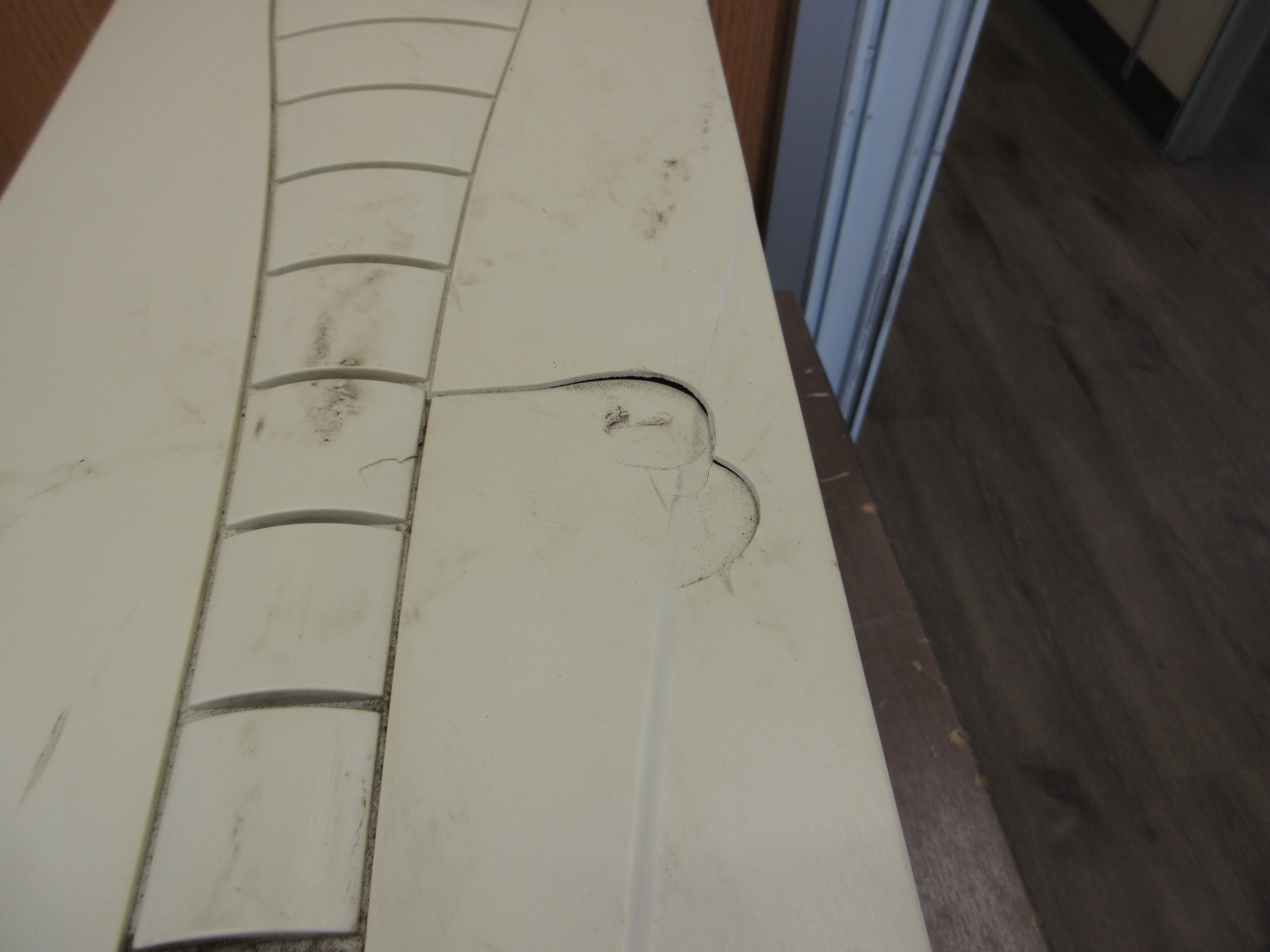 ABB ACH550 AC Drive ACH550-UH-059A-4 40HP 3Ph *Broken Cover* *No Keypad* Used