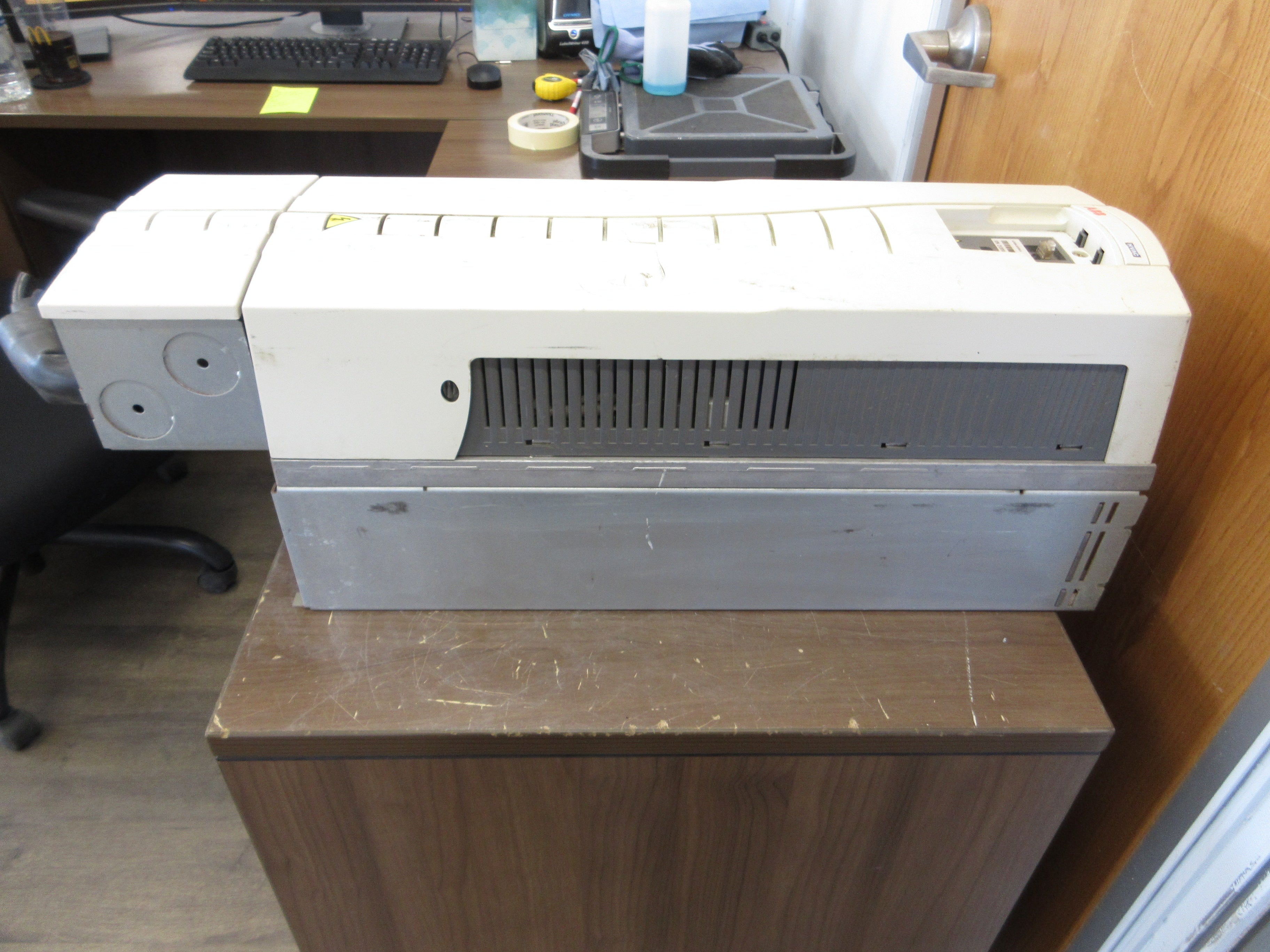 ABB ACH550 AC Drive ACH550-UH-059A-4 40HP 3Ph *Broken Cover* *No Keypad* Used