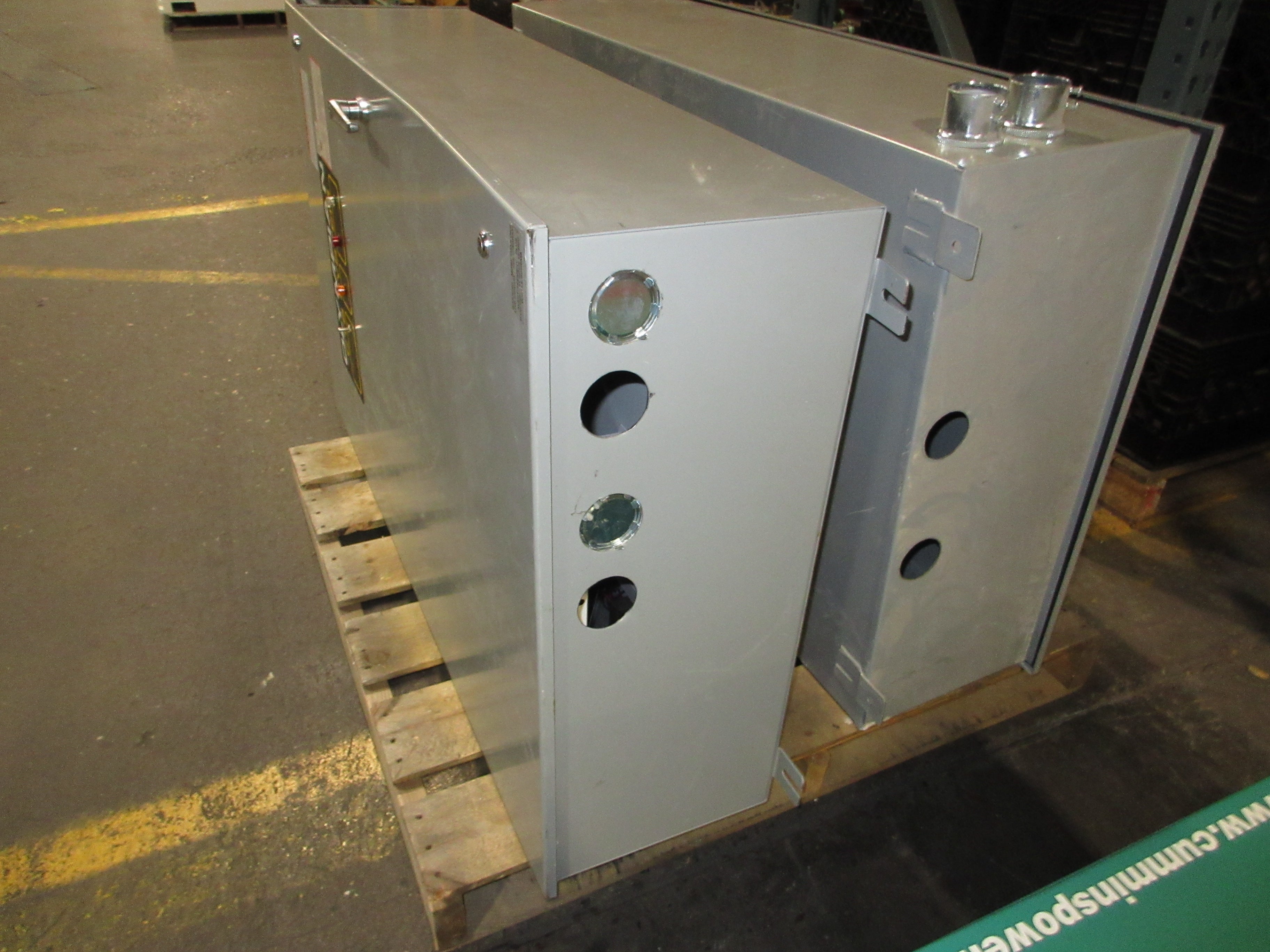 Generac Olympian CTS System Automatic Transfer Switch 00681-0 200A 120/208V *Bent Door* Used