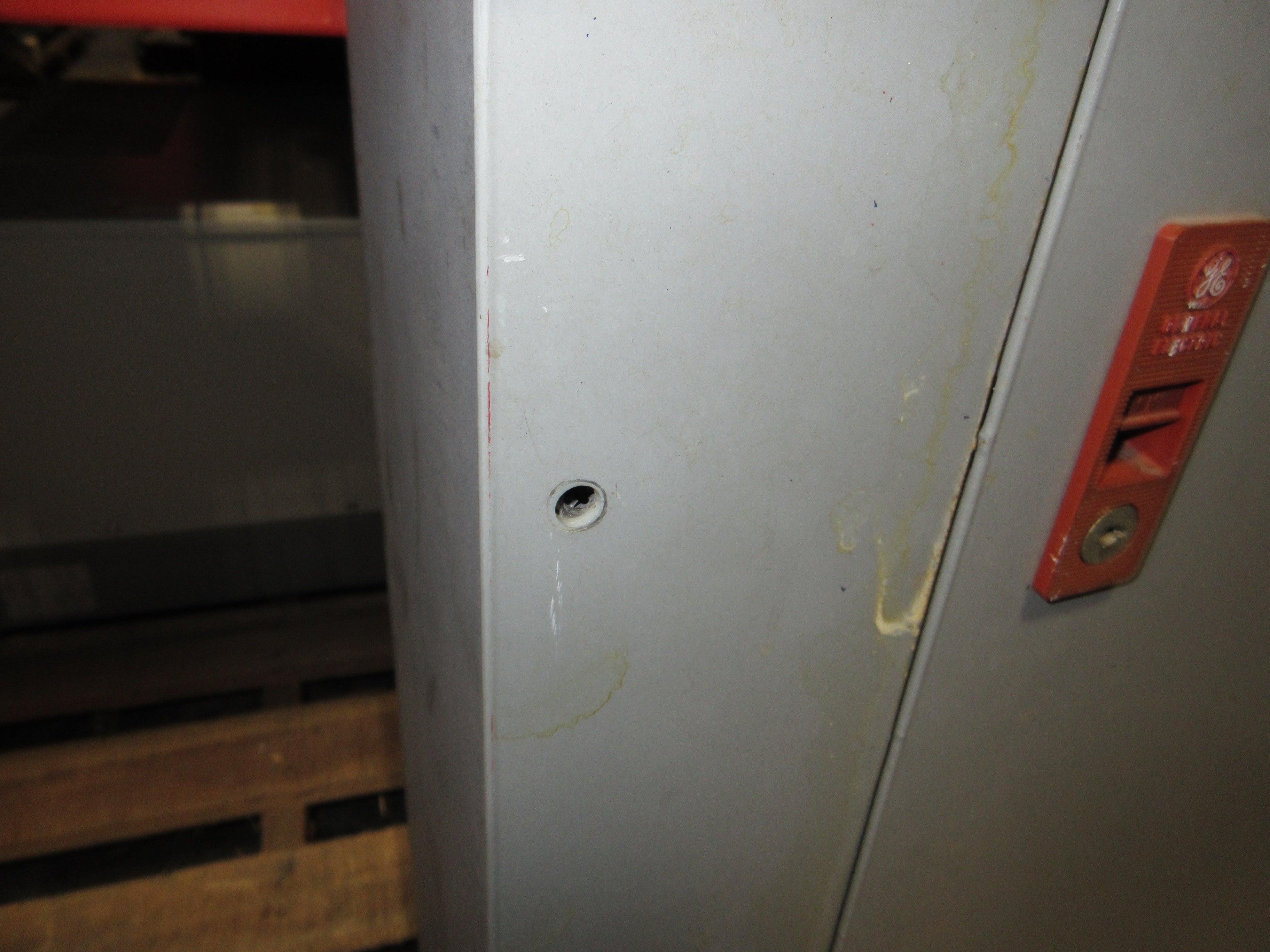 GE Main Lug Breaker Panel 42-Slot *Missing (2) Cover Screws* Used