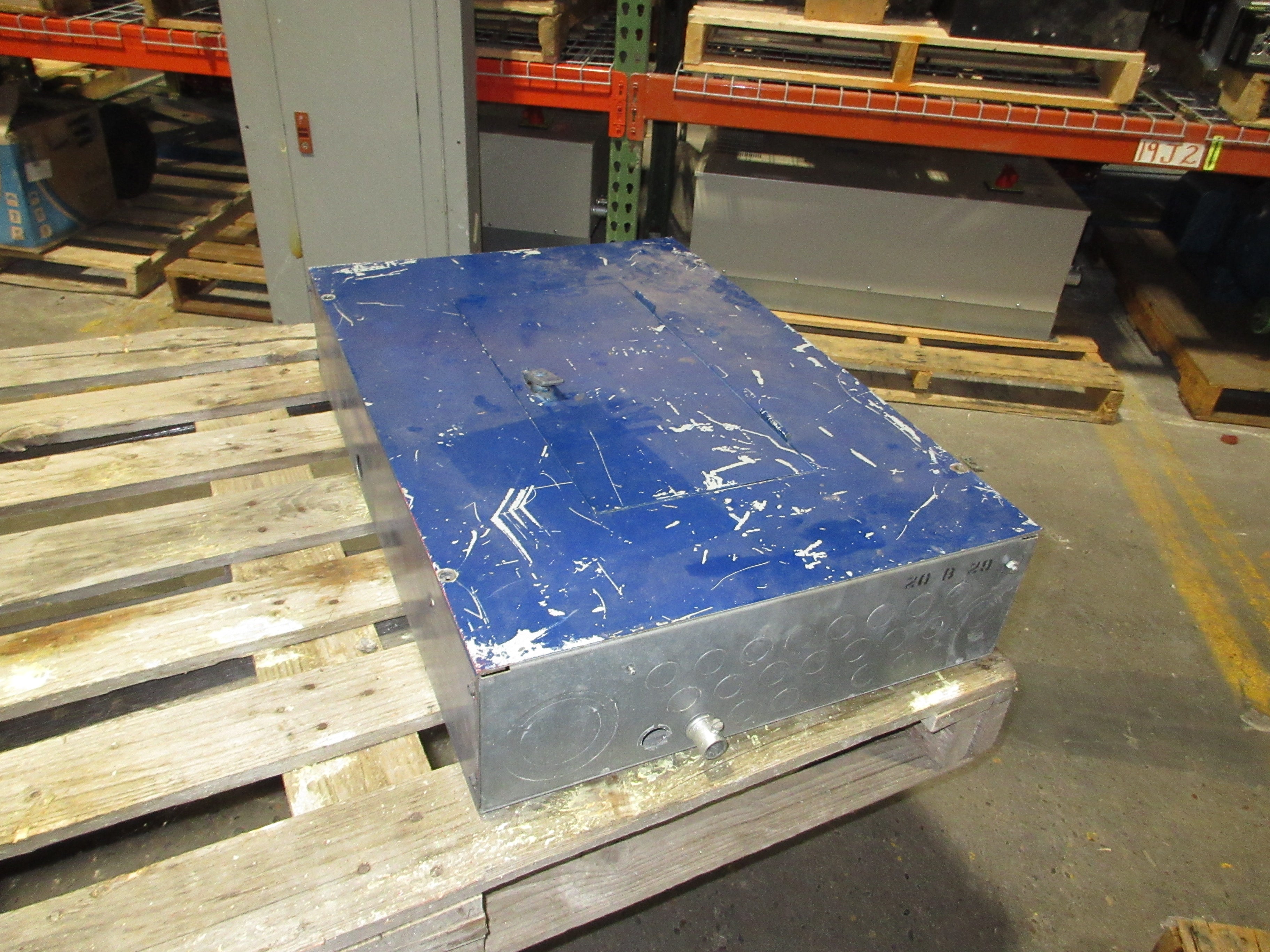 ITE Main Lug Breaker Panel LP824 4L 100A Max 120/208V 3Ph 4W 24-Slot Used