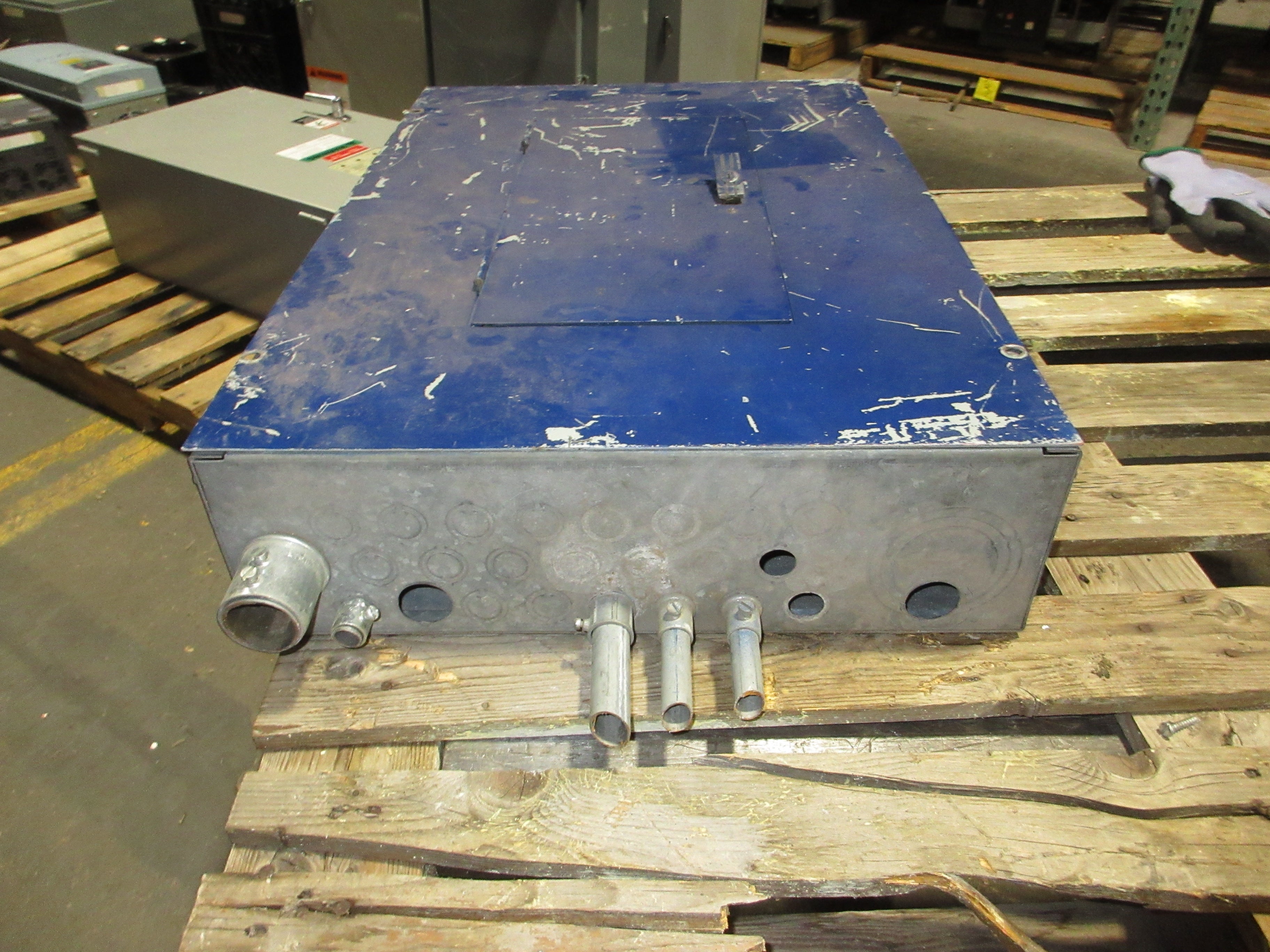 ITE Main Lug Breaker Panel LP824 4L 100A Max 120/208V 3Ph 4W 24-Slot Used