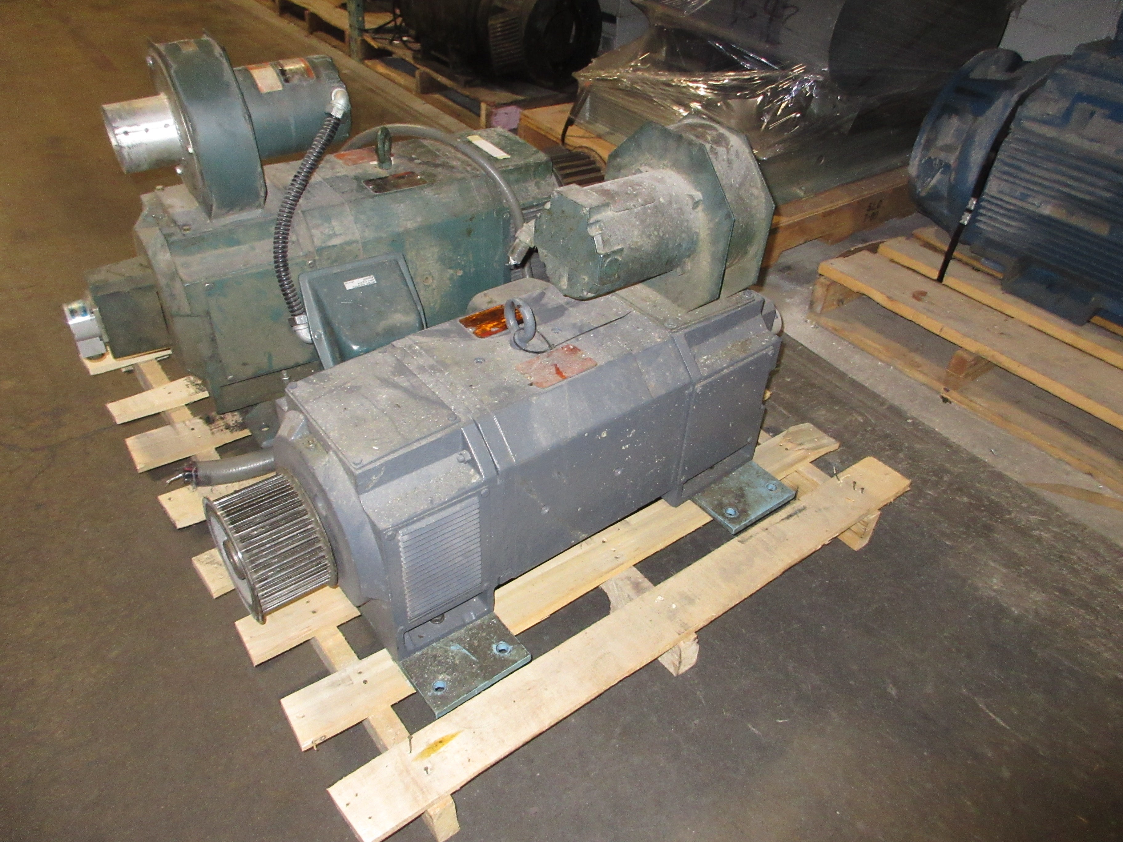 Reliance DC Motor 1KA848005-WQ 60HP 1750/2100RPM 500V 102A Force-Ventilated Used