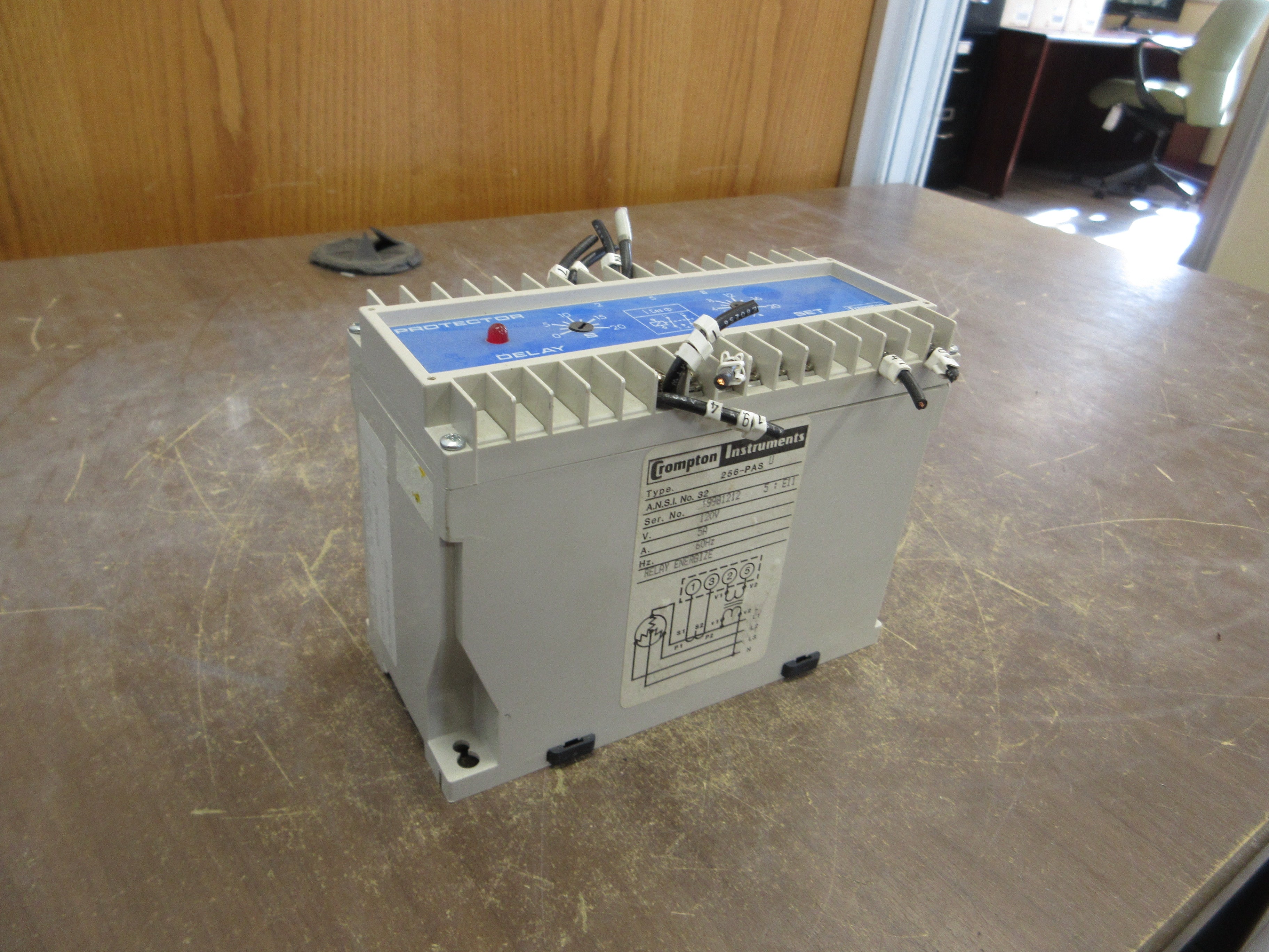 Crompton Protector Time Delay Relay 256-PASU-LSBX-PQ-C6-EA 120V 5A 60Hz Used