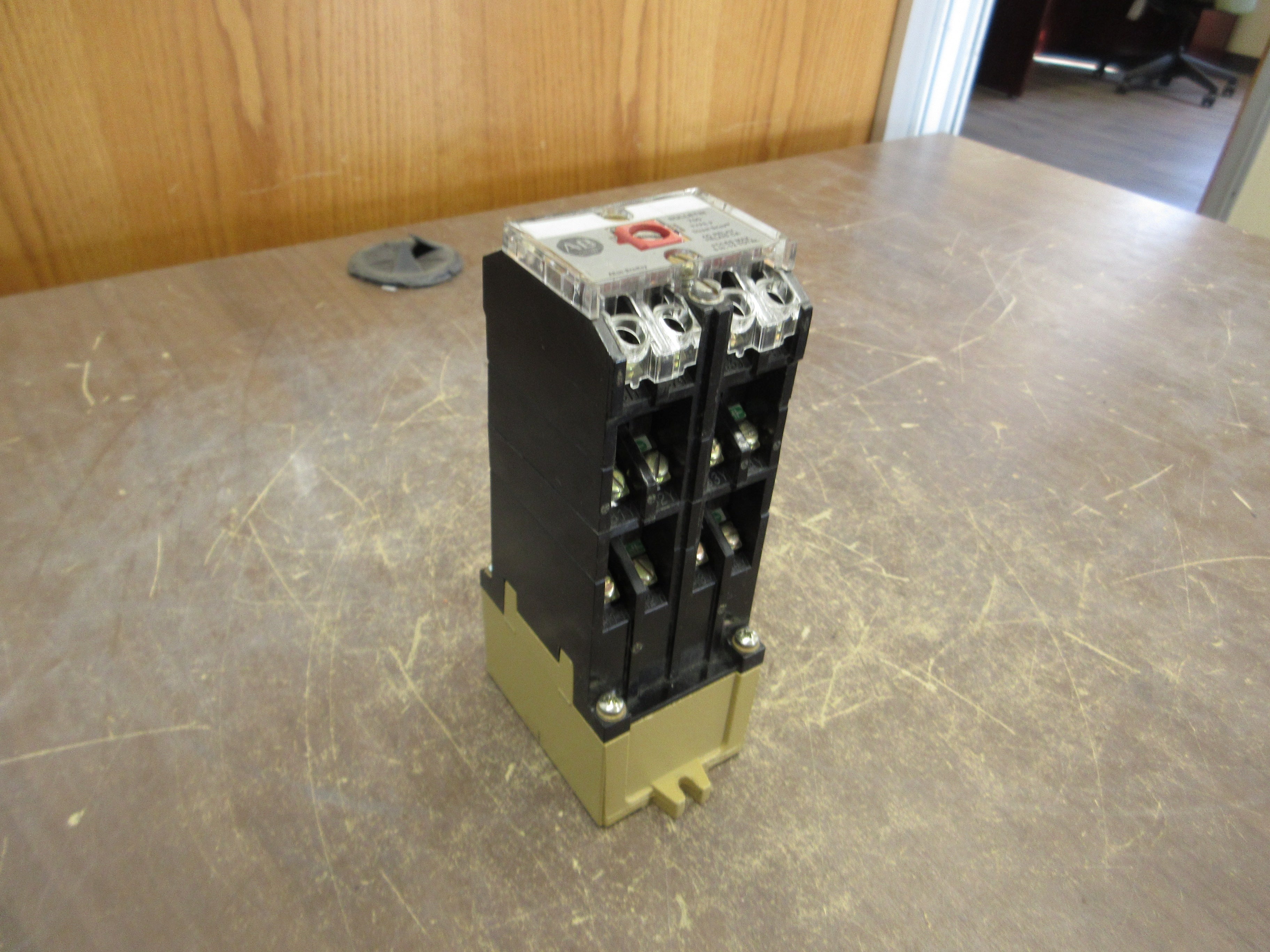 Allen-Bradley Type P Direct Drive AC Relay 700-PB40 / 700-P400A1 115-120V Coil