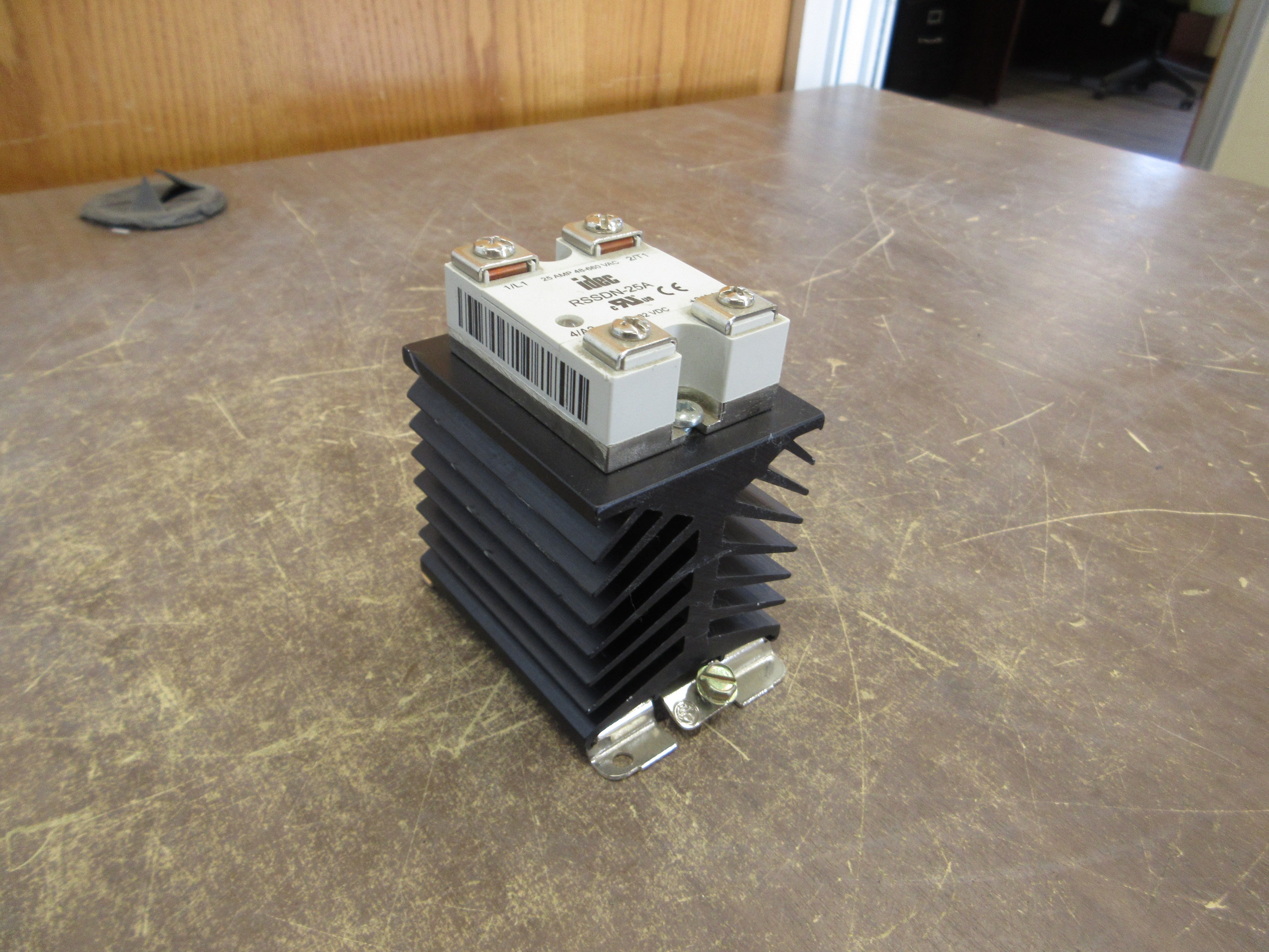 Idec Solid State Relay RSSDN-25A 25A 48-660VAC 4-32VDC Used