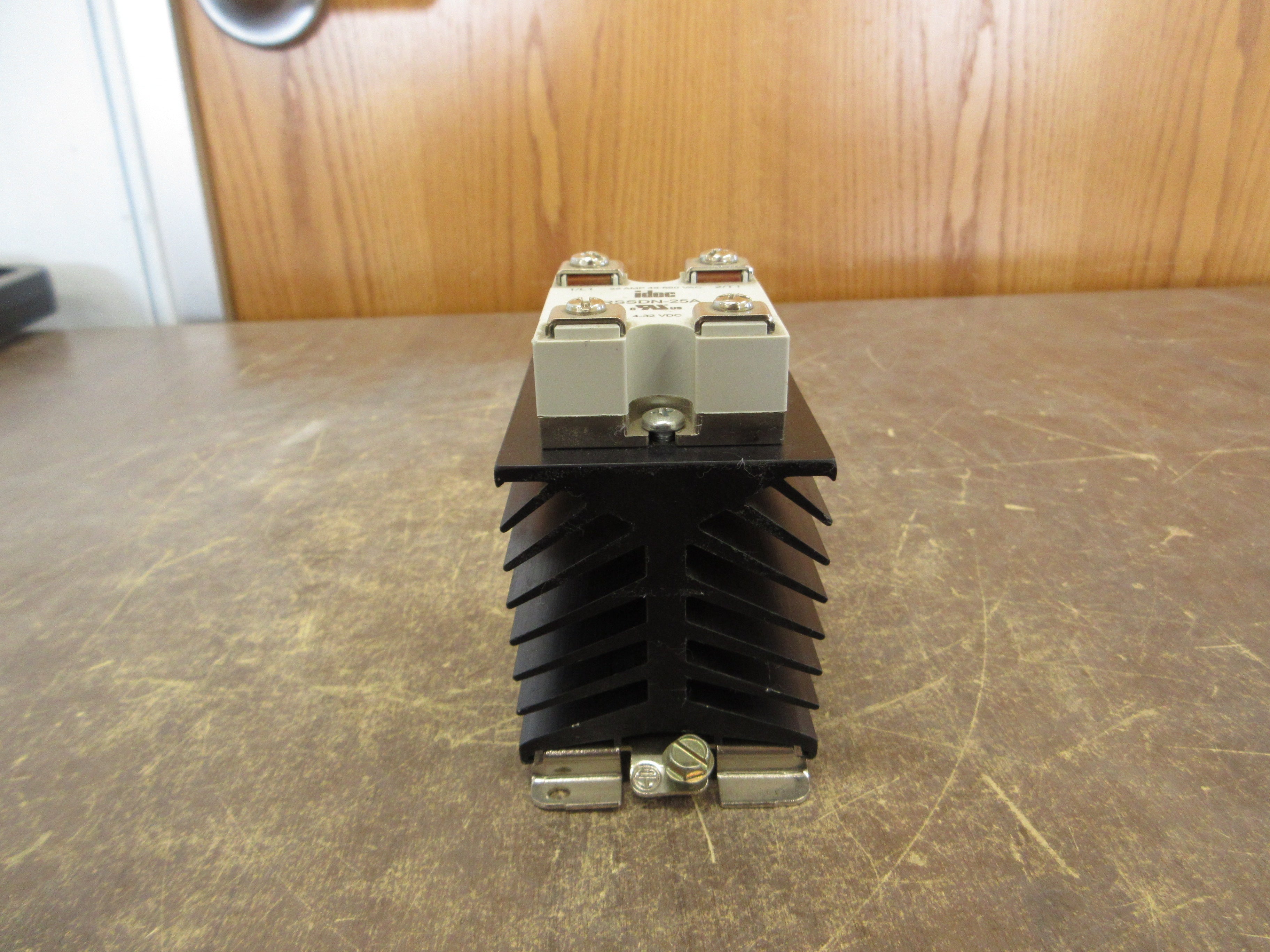 Idec Solid State Relay RSSDN-25A 25A 48-660VAC 4-32VDC Used