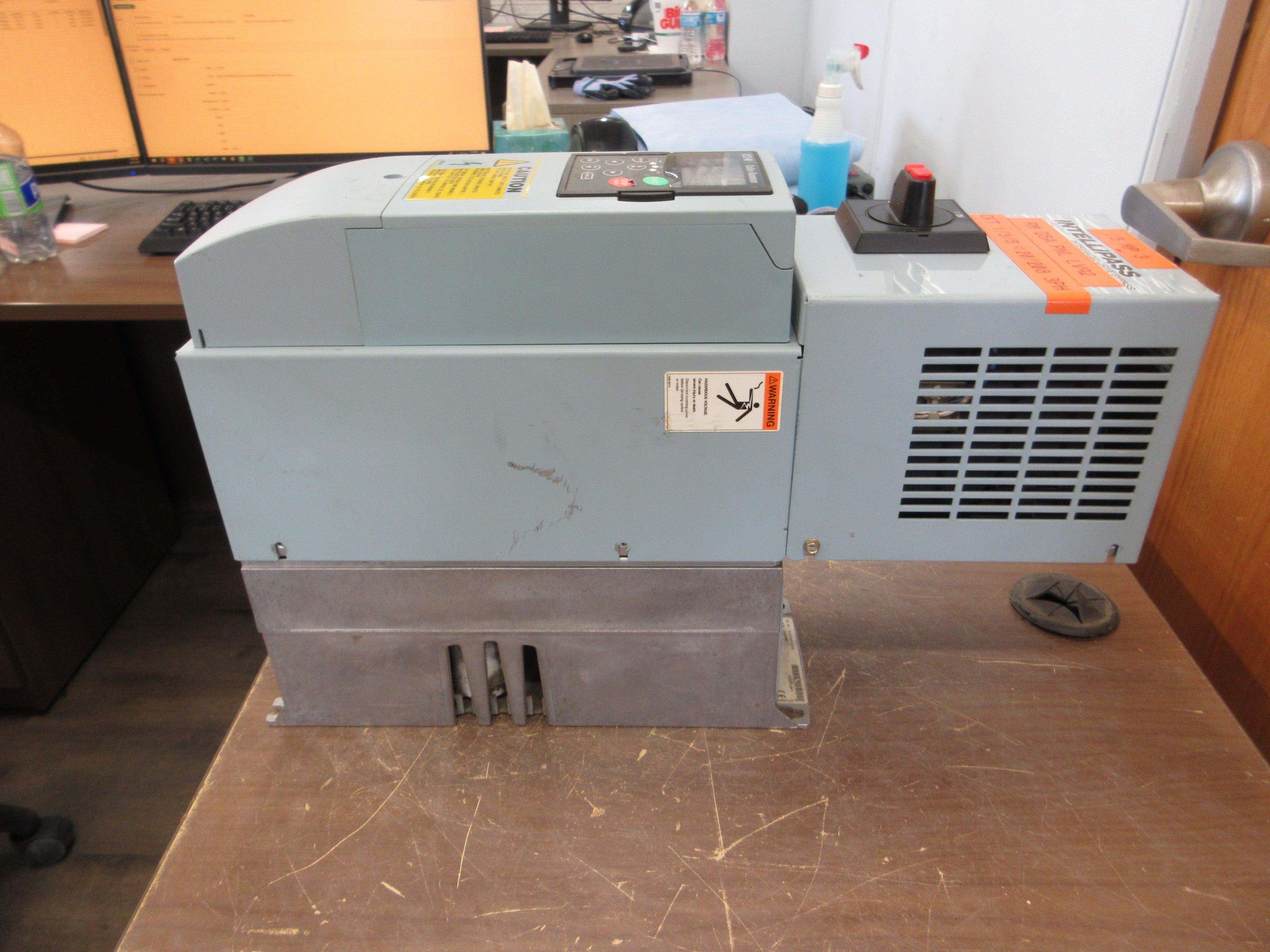 Eaton SVX9000 Series AC Drive PX0008211B 2HP 3Ph w/ Keypad Used