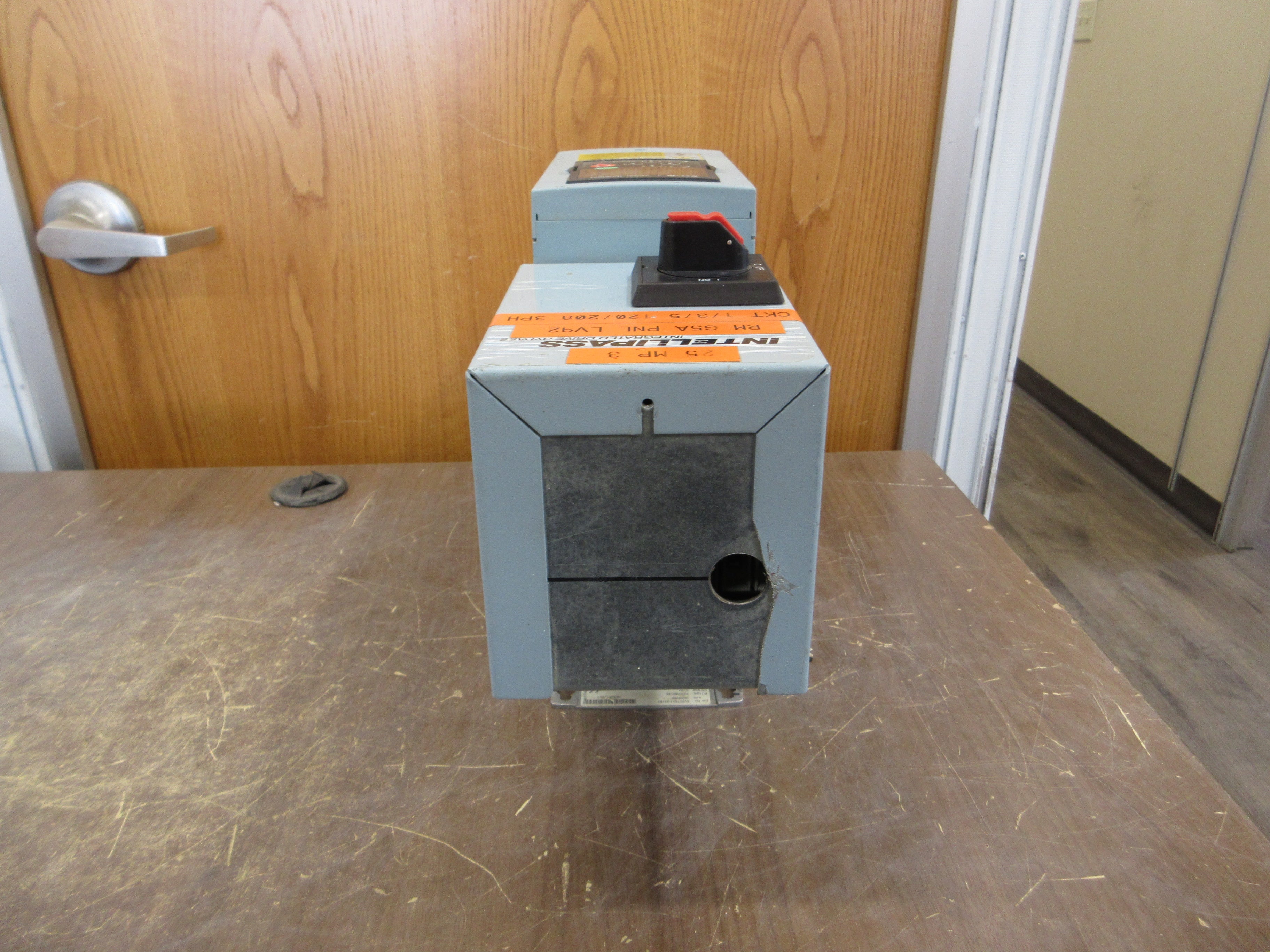 Eaton SVX9000 Series AC Drive PX0008211B 2HP 3Ph w/ Keypad Used