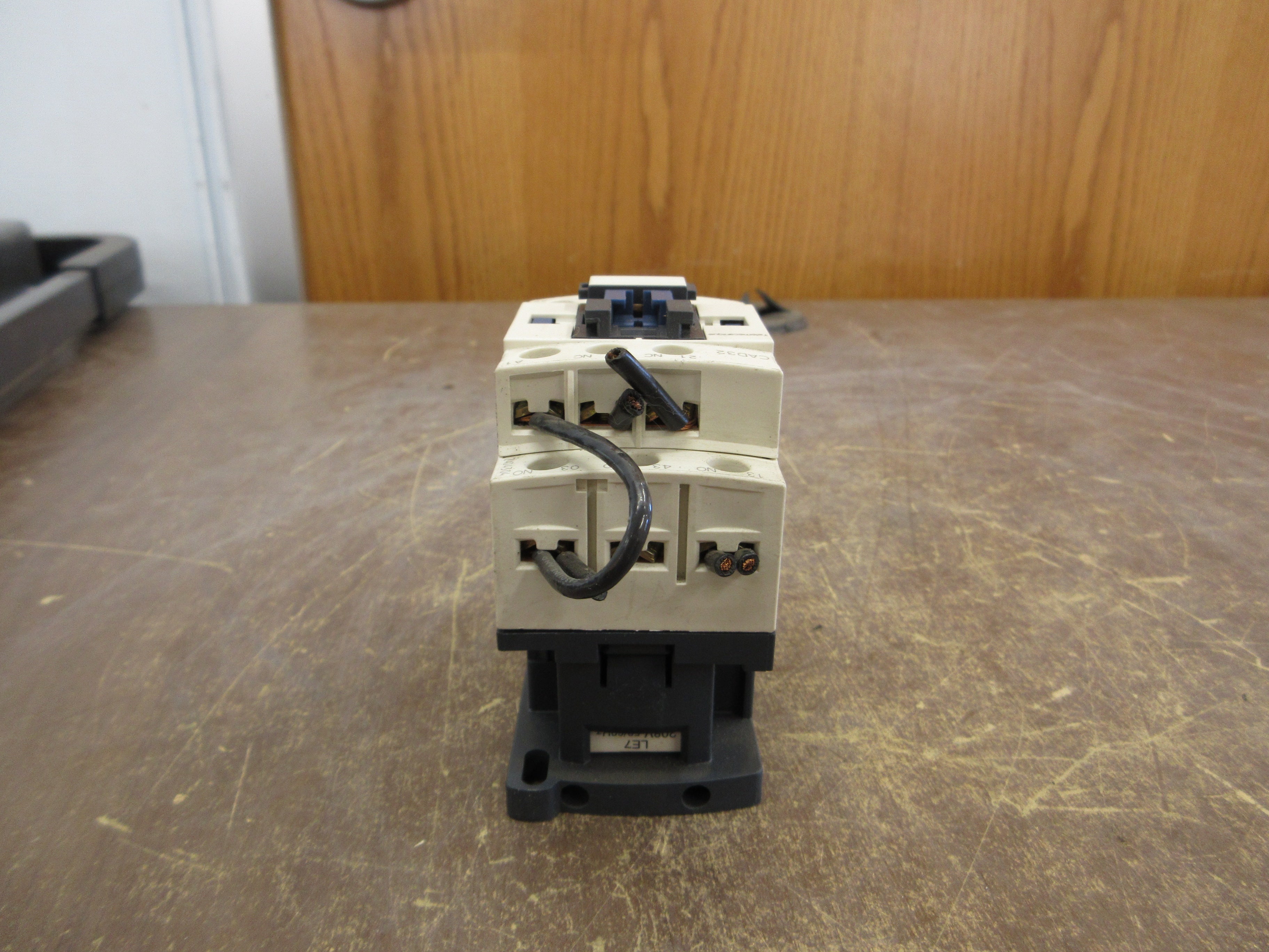 Telemecanique Contactor CAD32 208V Coil 10A 600V Used