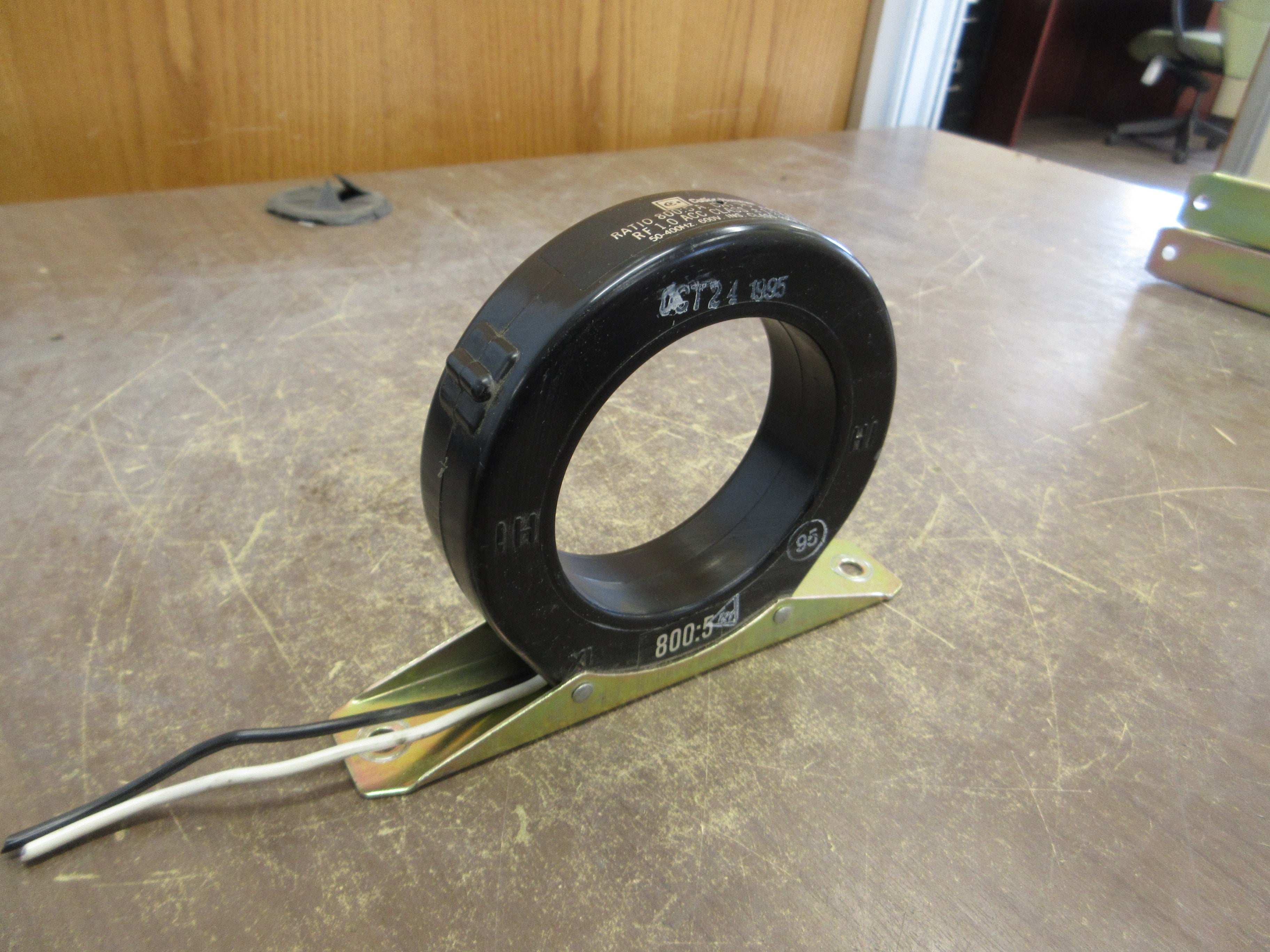 Cutler-Hammer Current Transformer 76 RBL-801 Ratio 800:5A 600V 50-400Hz 10kV BIL