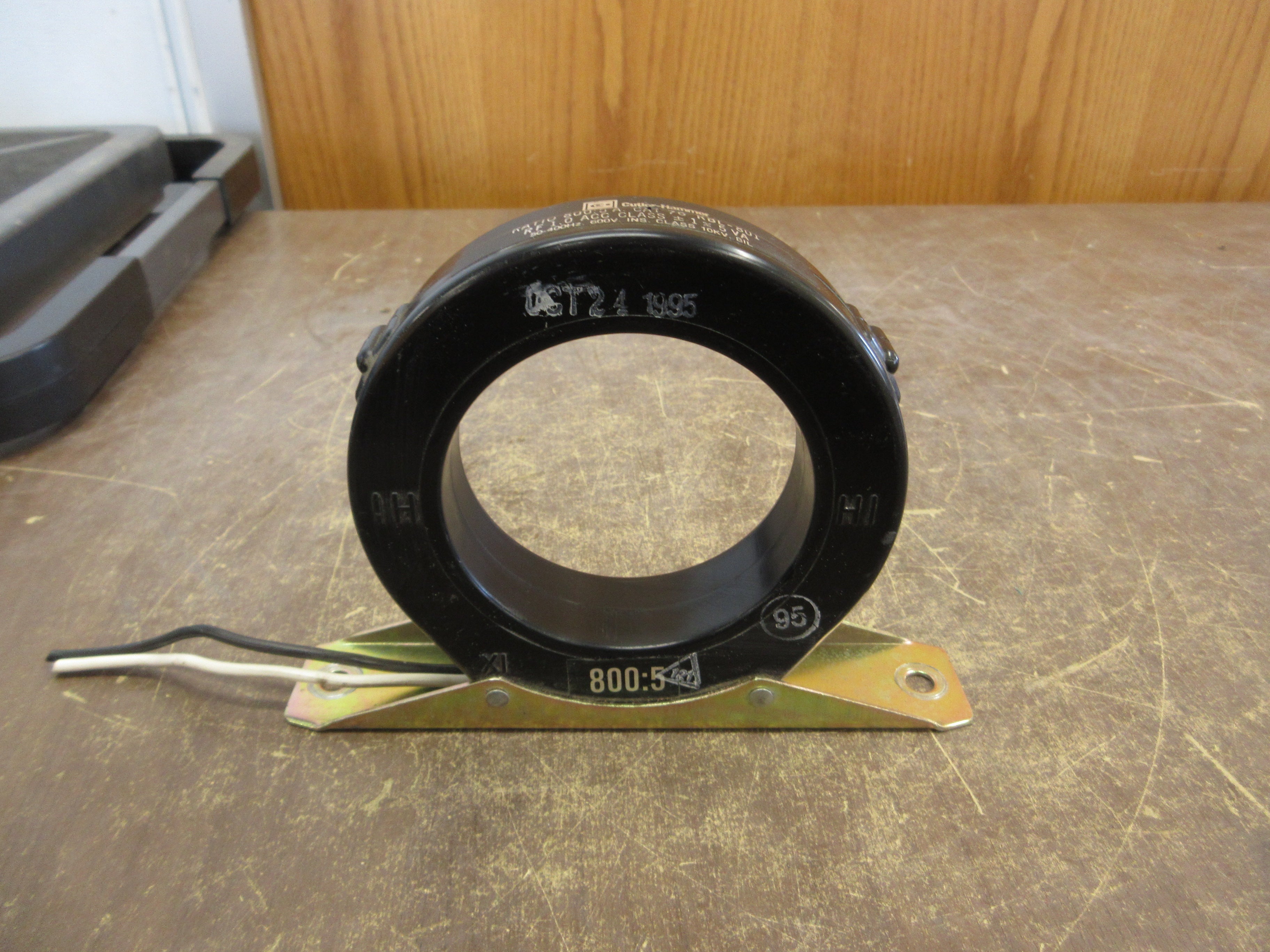 Cutler-Hammer Current Transformer 76 RBL-801 Ratio 800:5A 600V 50-400Hz 10kV BIL