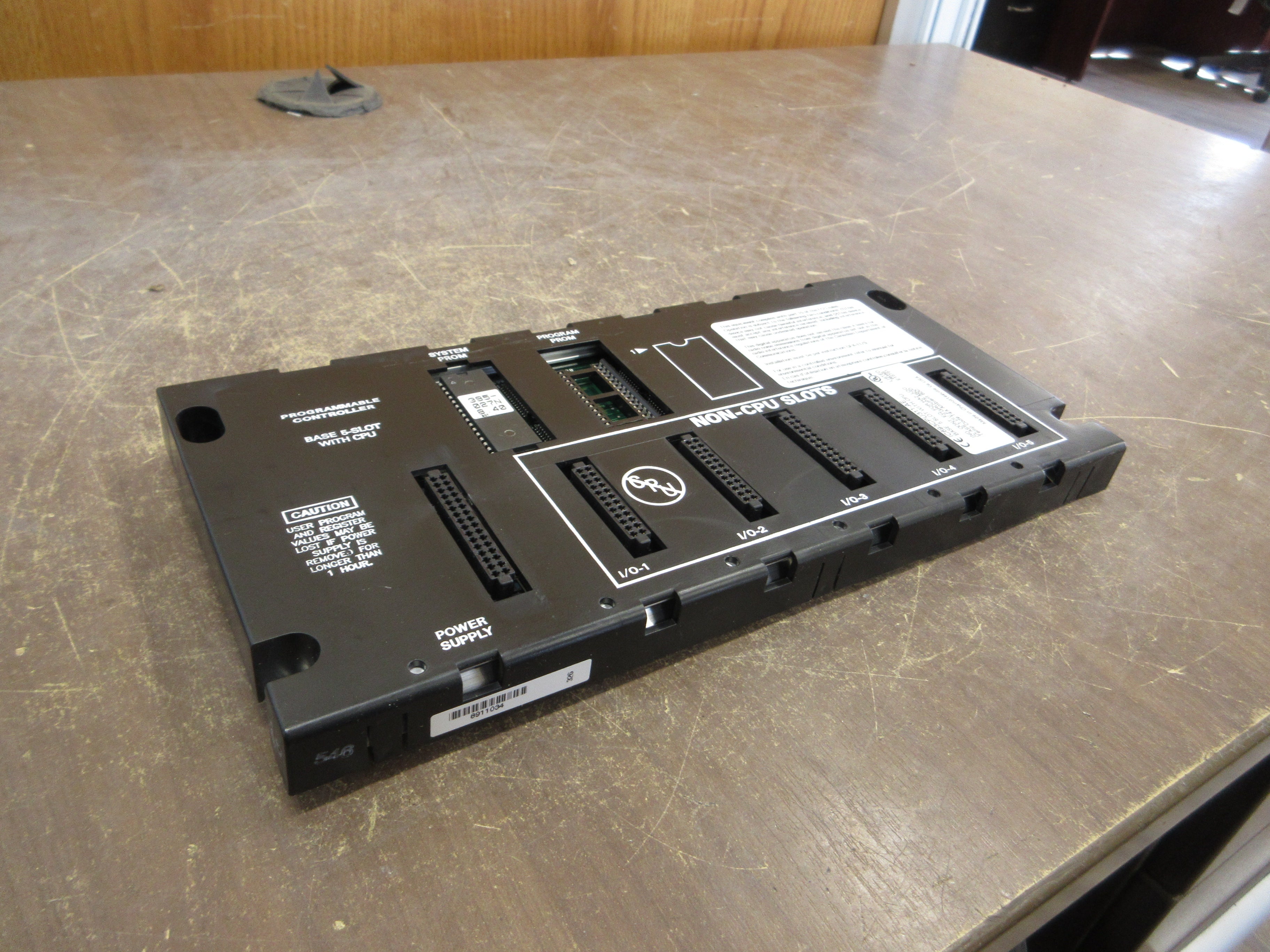 GE Fanuc 5-Slot Base w/ CPU IC693CPU311-AE *Broken Mount* Used