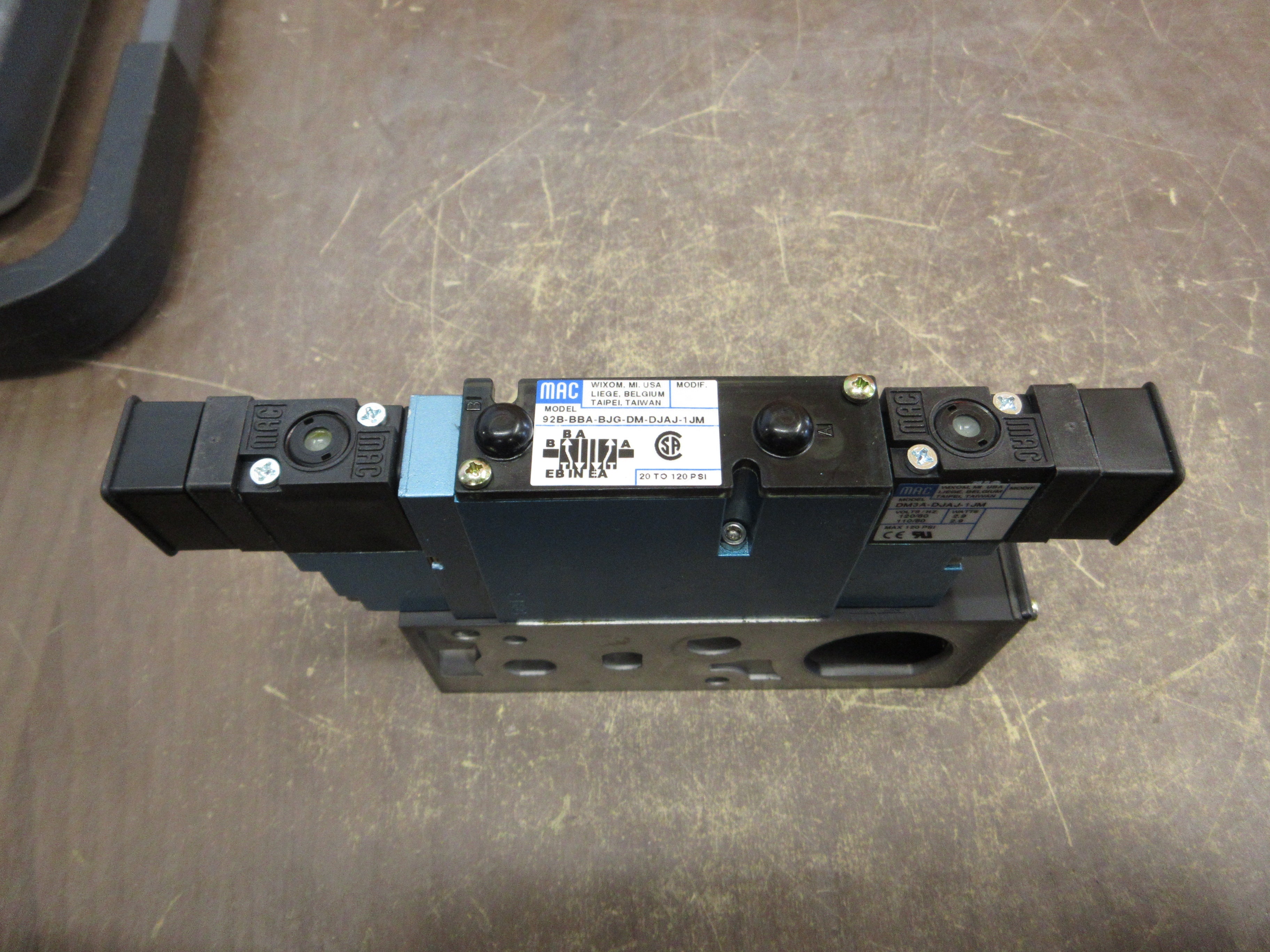 MAC Solenoid Valve 92B-BBA-BJG-DM-DJAJ-1JM New Surplus