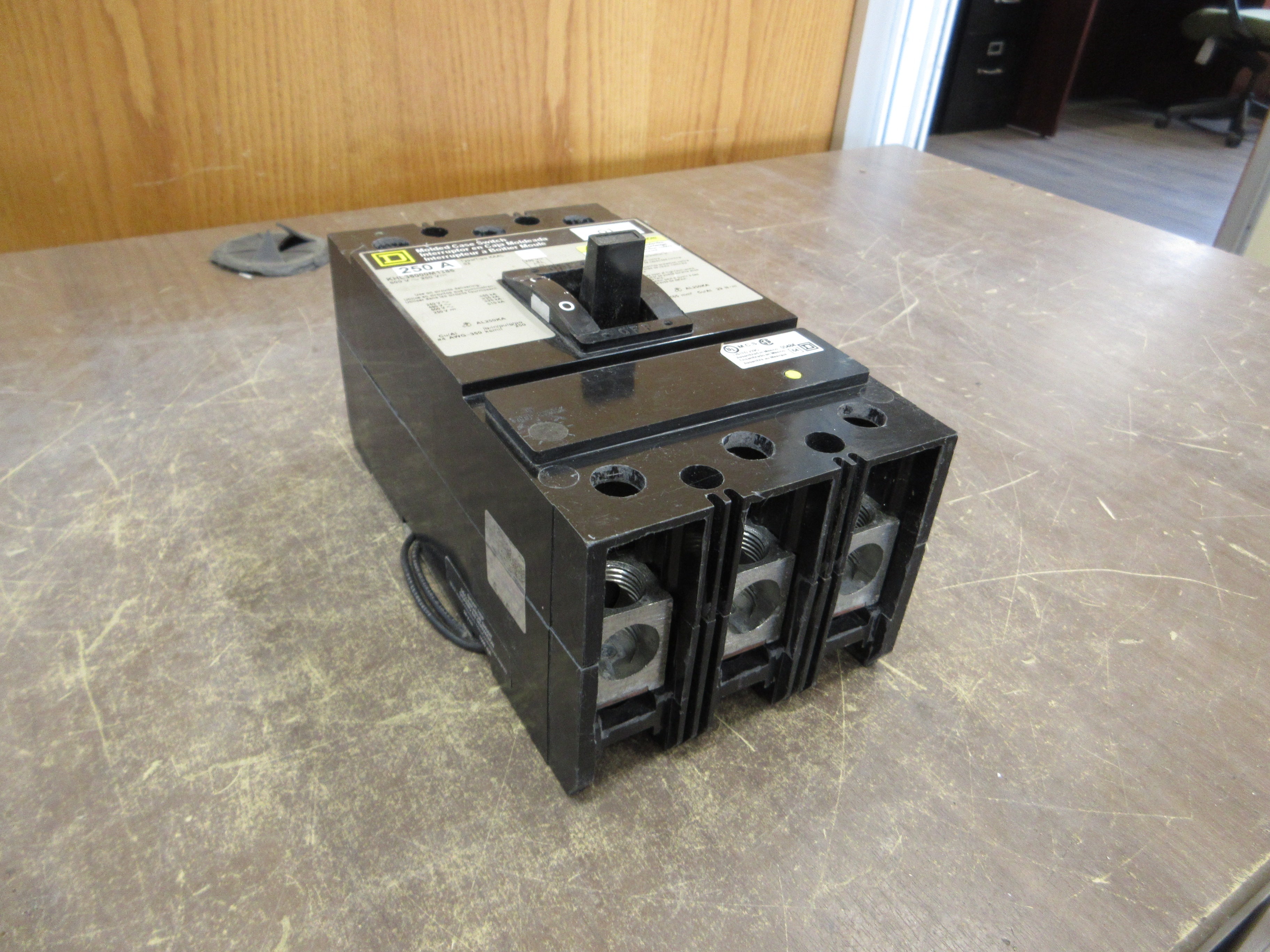 Square D Circuit Breaker KHL36000M1386 250A 600V 3P Used