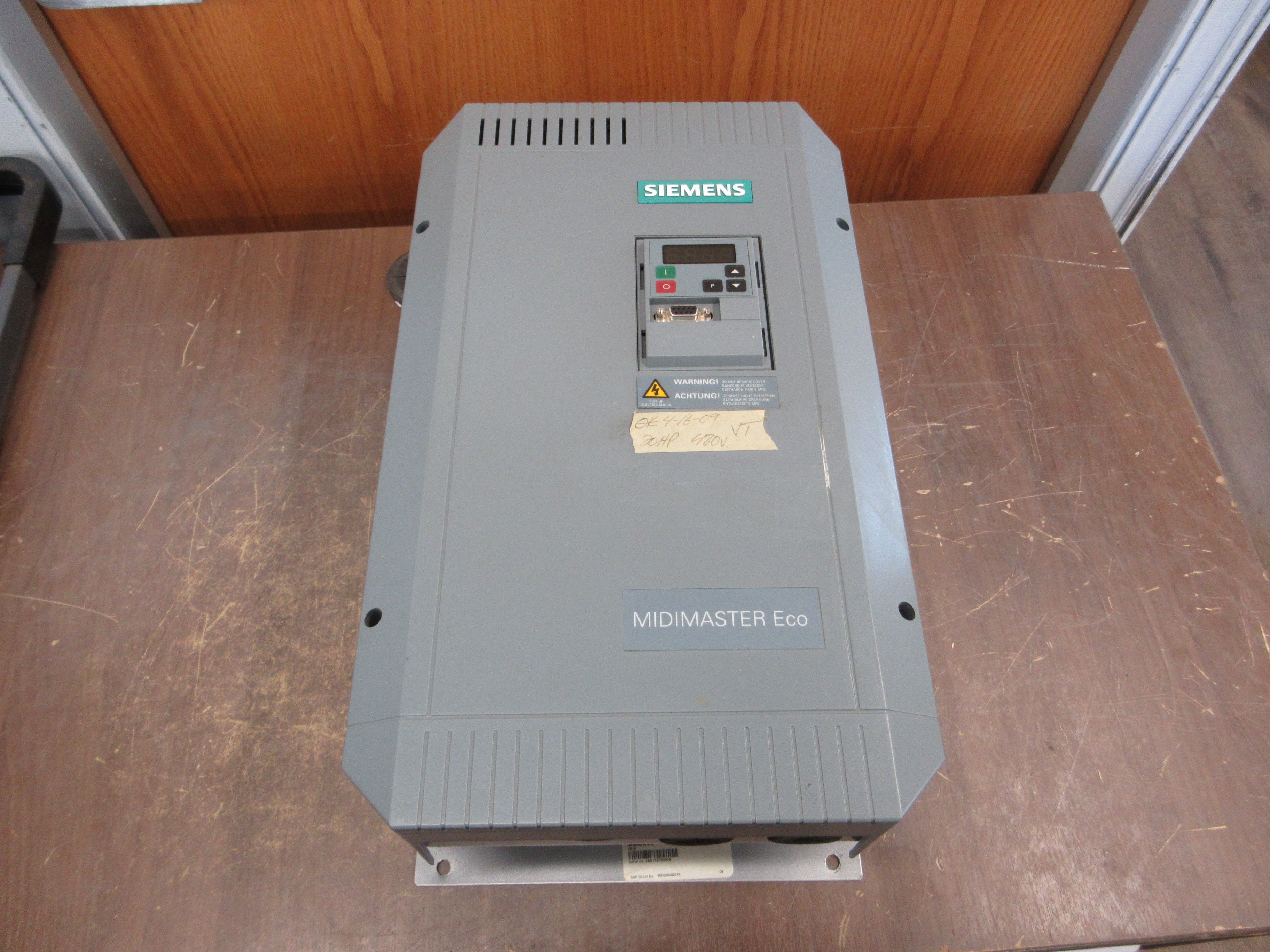 Siemens Midimaster Eco AC Drive 6SE9523-0DG40 20HP w/ Keypad Used
