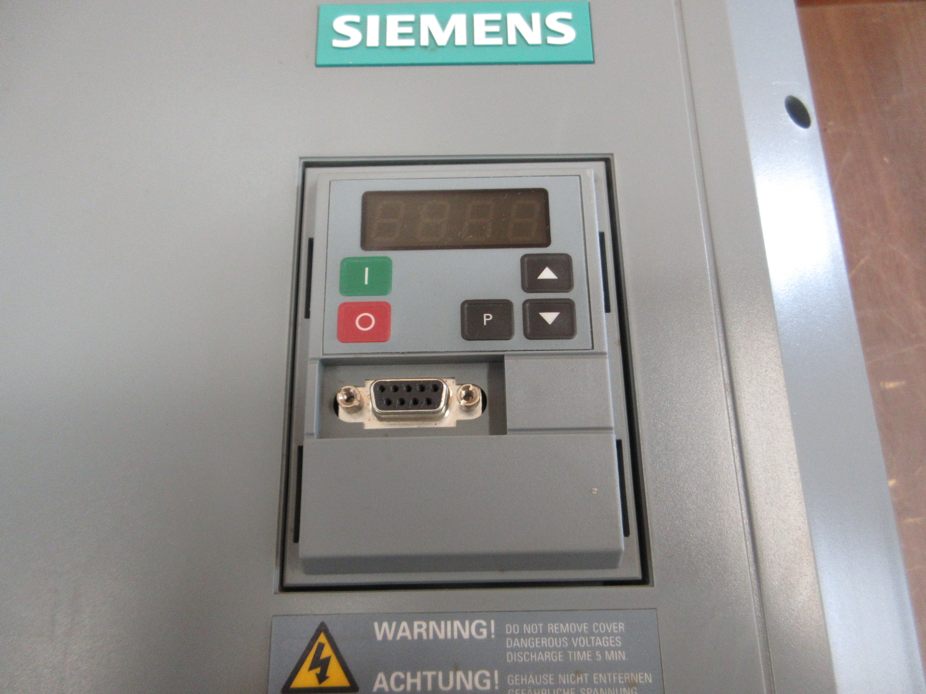Siemens Midimaster Eco AC Drive 6SE9523-0DG40 20HP w/ Keypad Used
