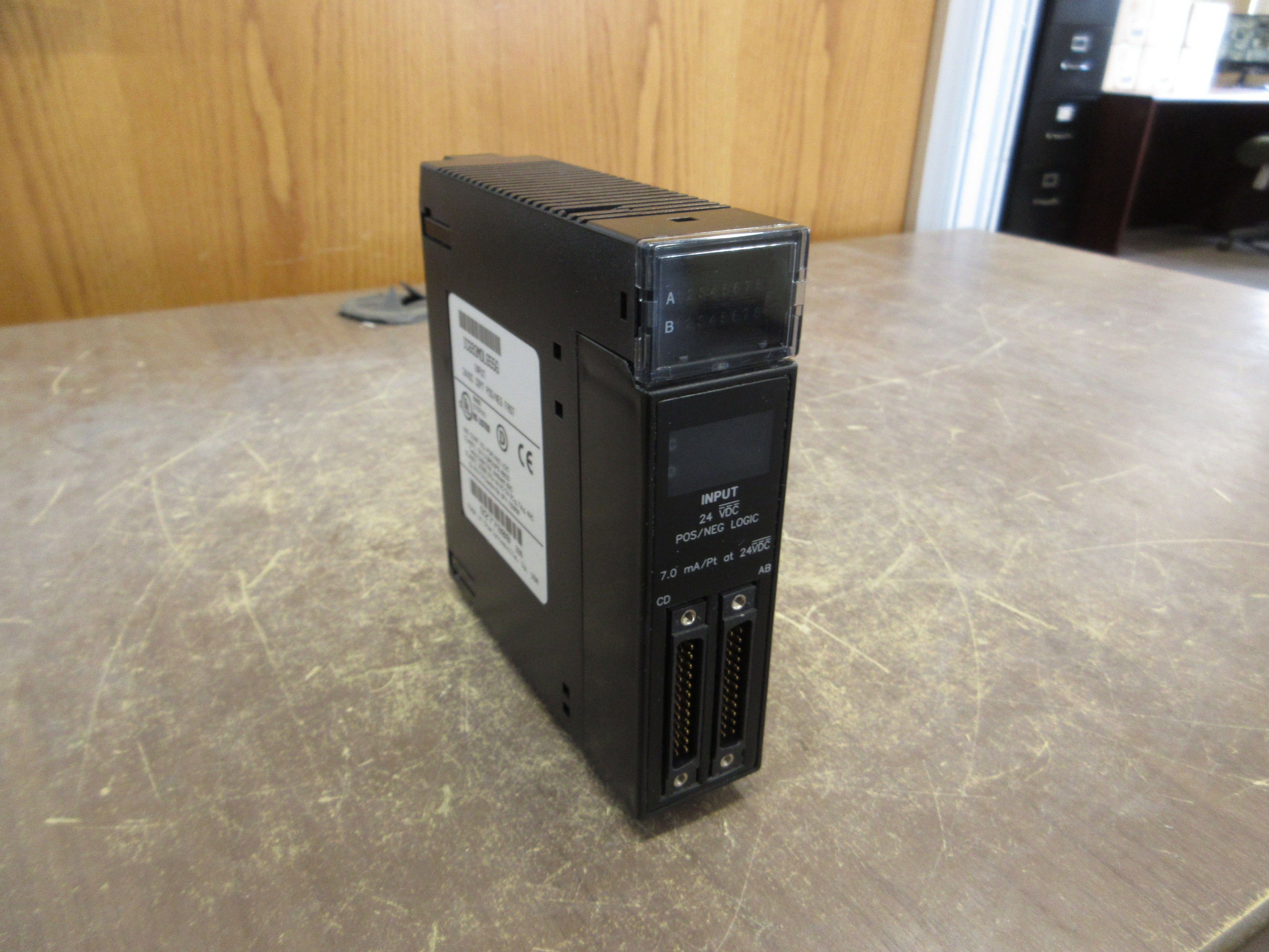 GE Fanuc Input Module IC693MDL655G 24VDC 32PT *Chipped Case* Used