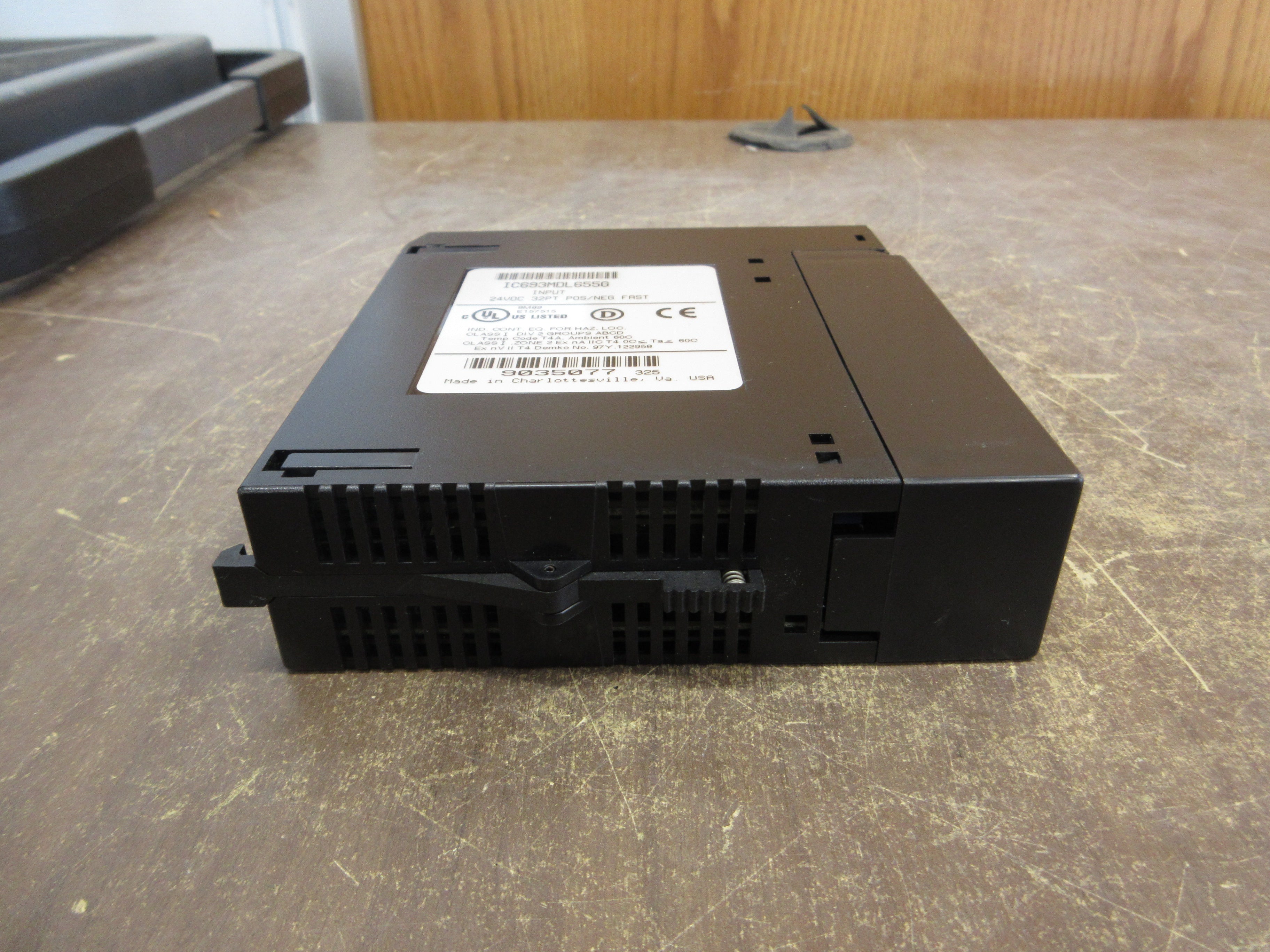 GE Fanuc Input Module IC693MDL655G 24VDC 32PT *Missing Cover* Used