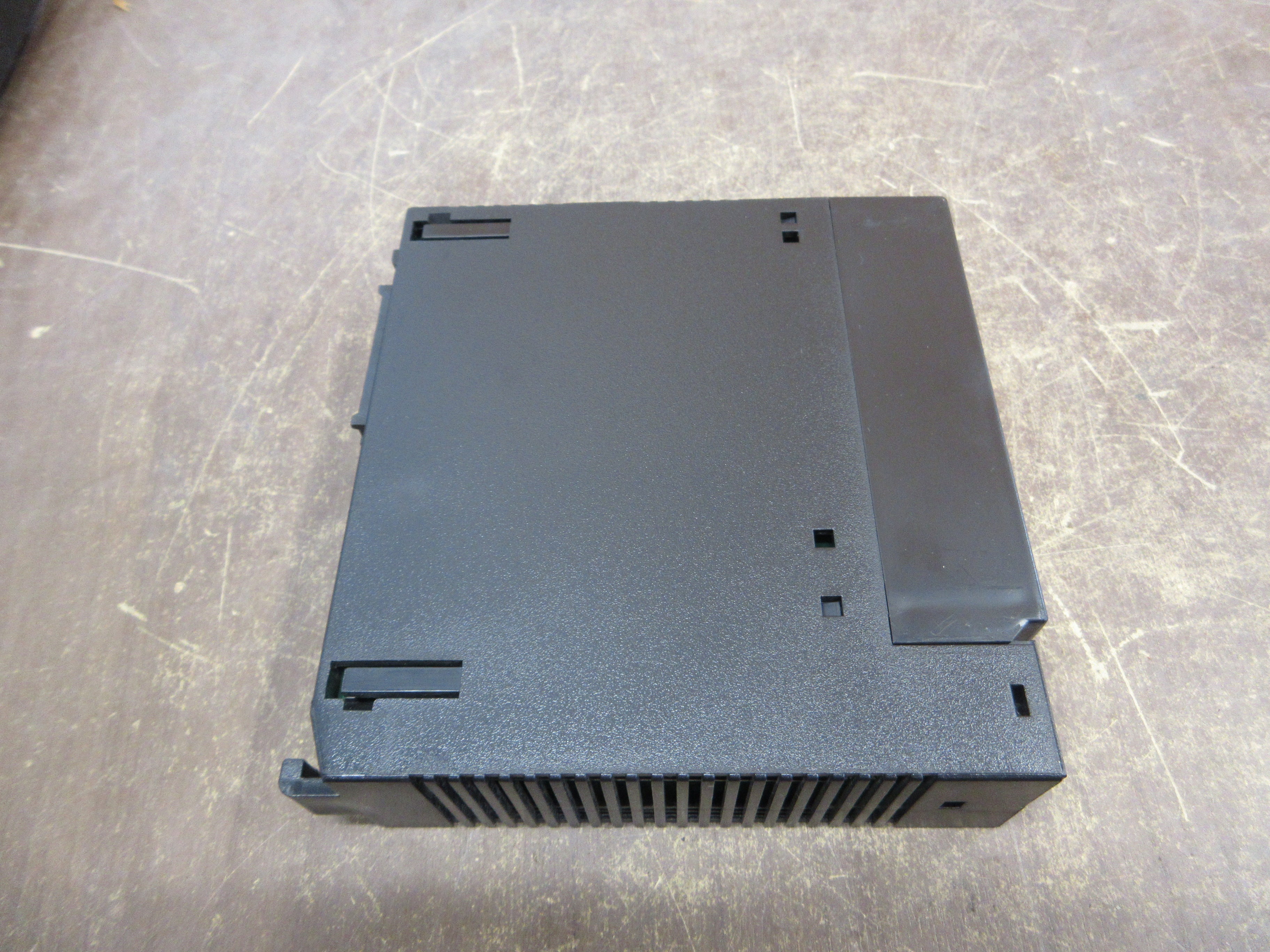 GE Fanuc Input Module IC693MDL655G 24VDC 32PT *Missing Cover* Used