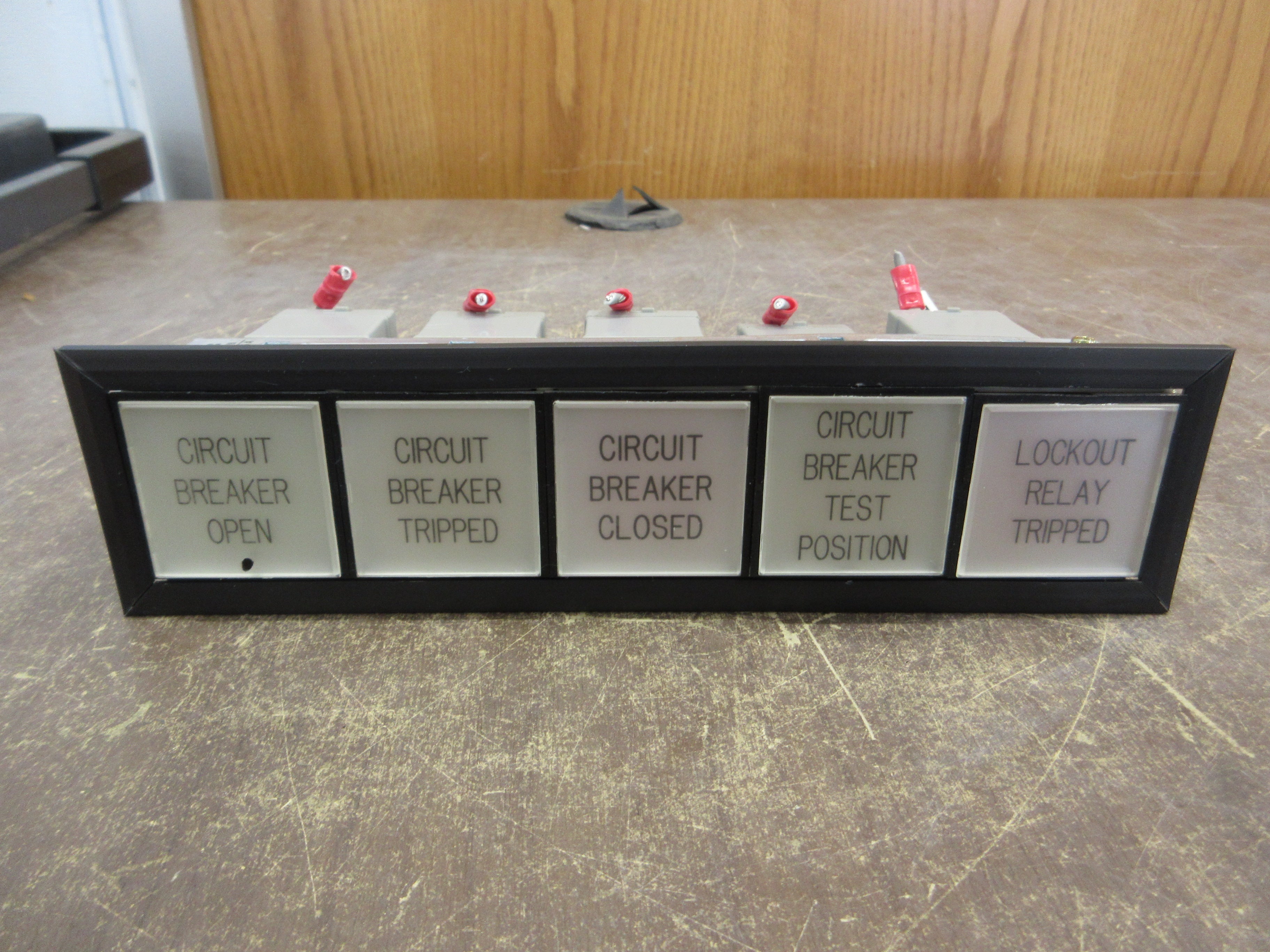 Idec Annunciator SLC40N-0105-DHT2FB Size: 1x5 Used
