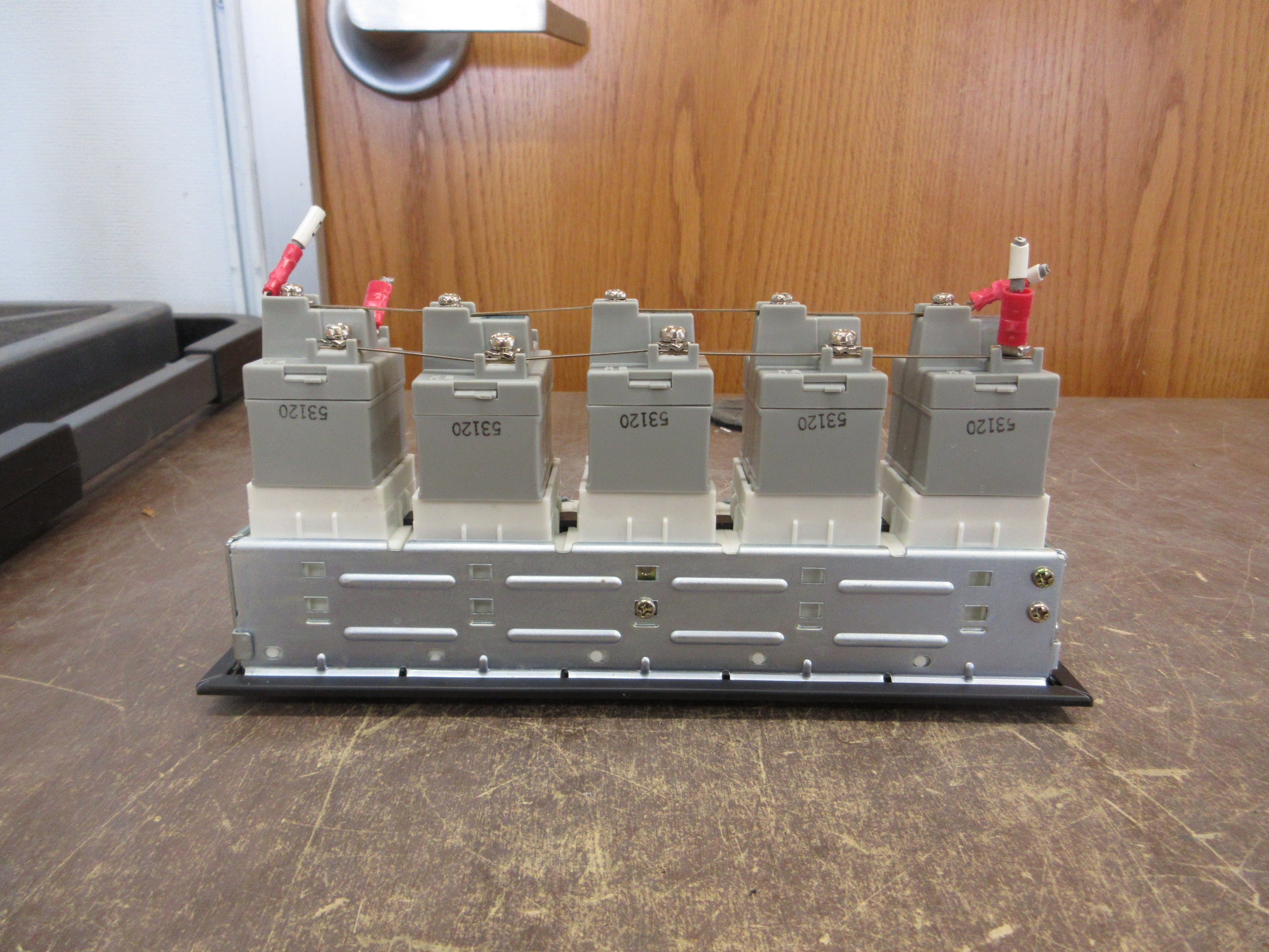 Idec Annunciator SLC40N-0105-DHT2FB Size: 1x5 Used