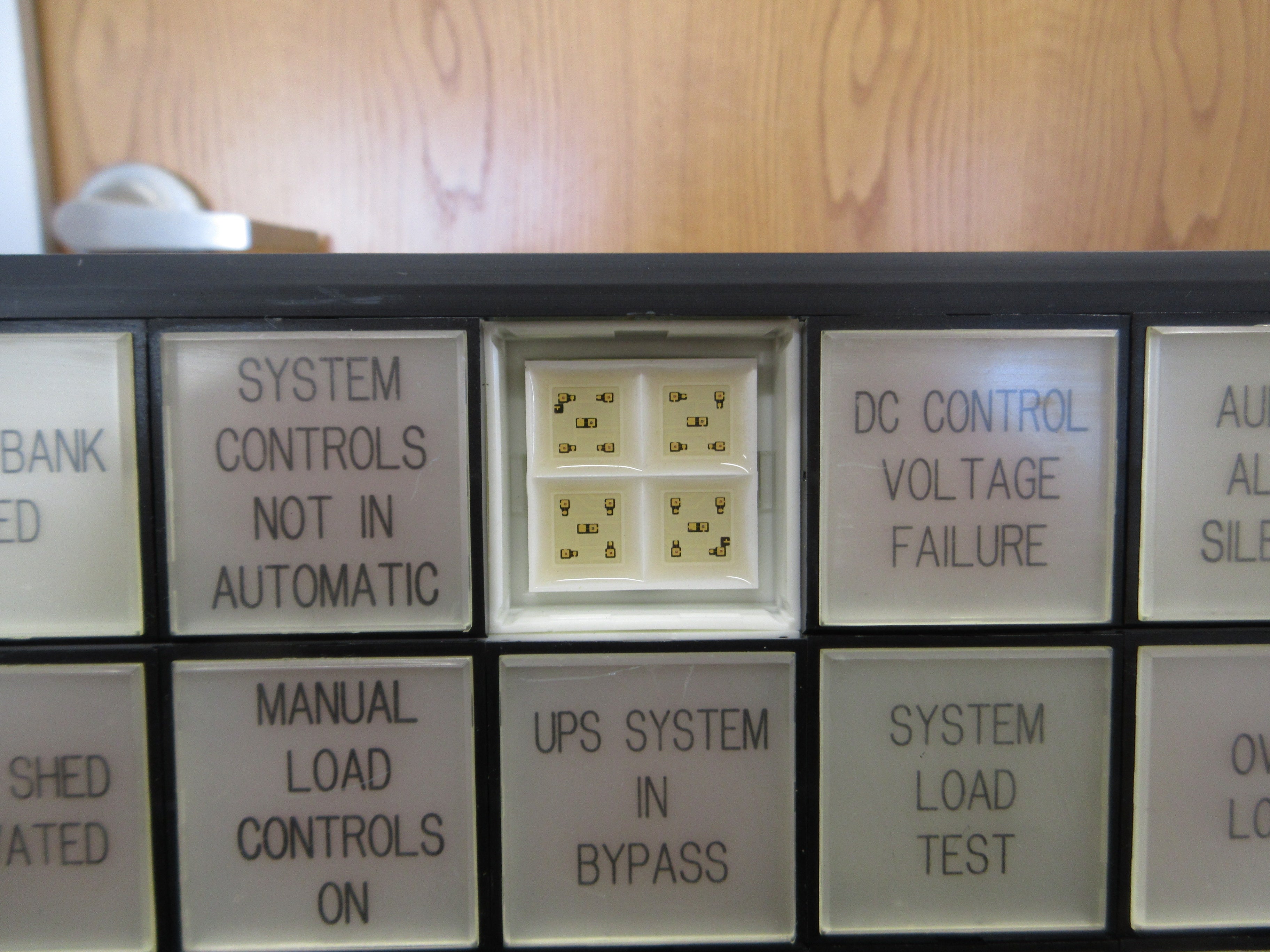 Idec Annunciator SLC40N-0409-DHT2FB Size: 4x9 *Missing (1) Panel* Used