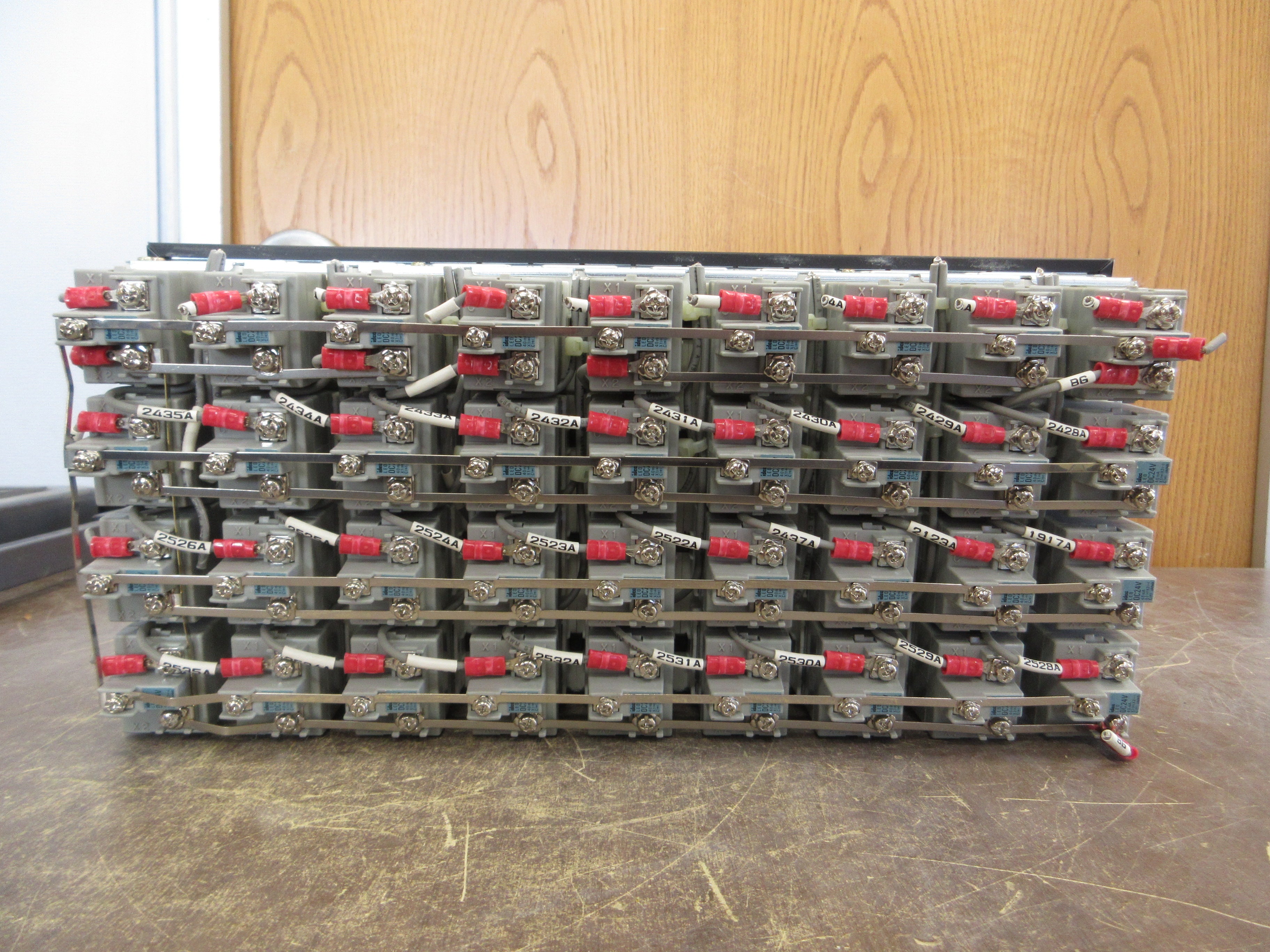 Idec Annunciator SLC40N-0409-DHT2FB Size: 4x9 *Missing (1) Panel* Used