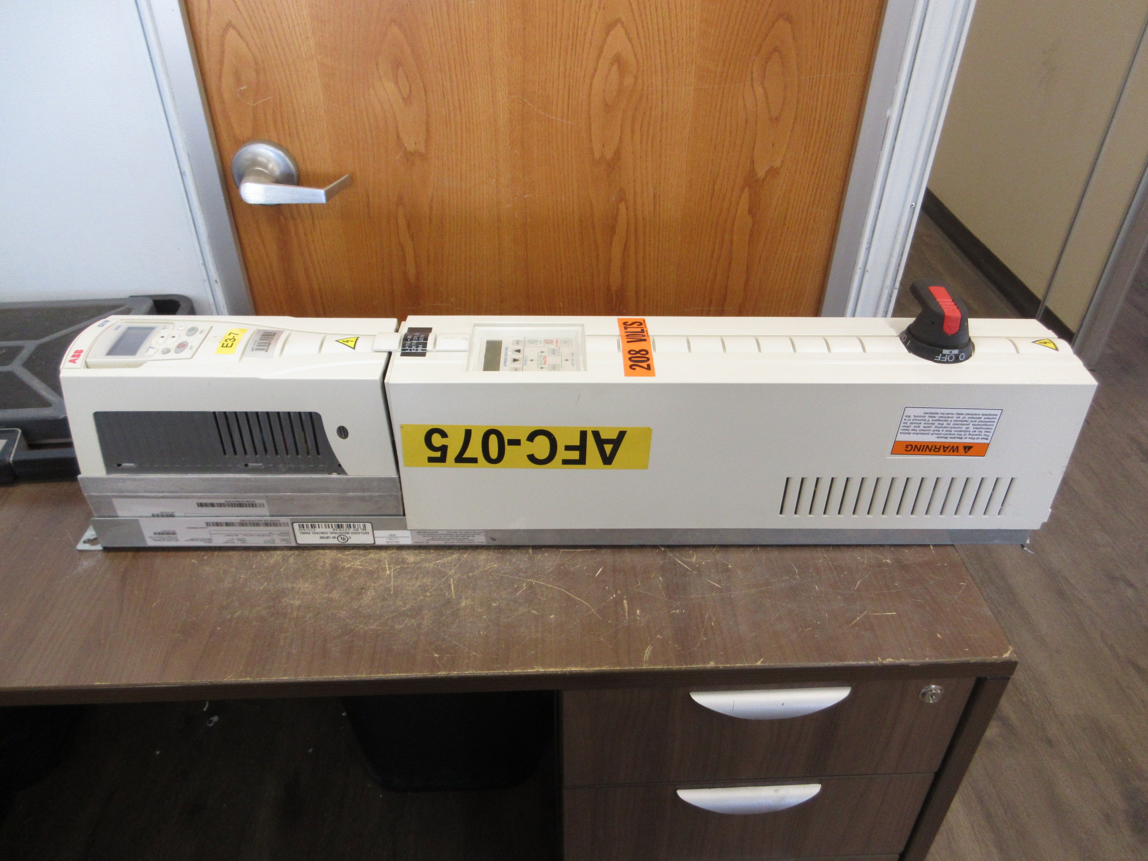 ABB ACH550 AC Drive w/ Bypass ACH550-VDR-04A6-2+F267+K452 1HP 3Ph w/ Keypad Used