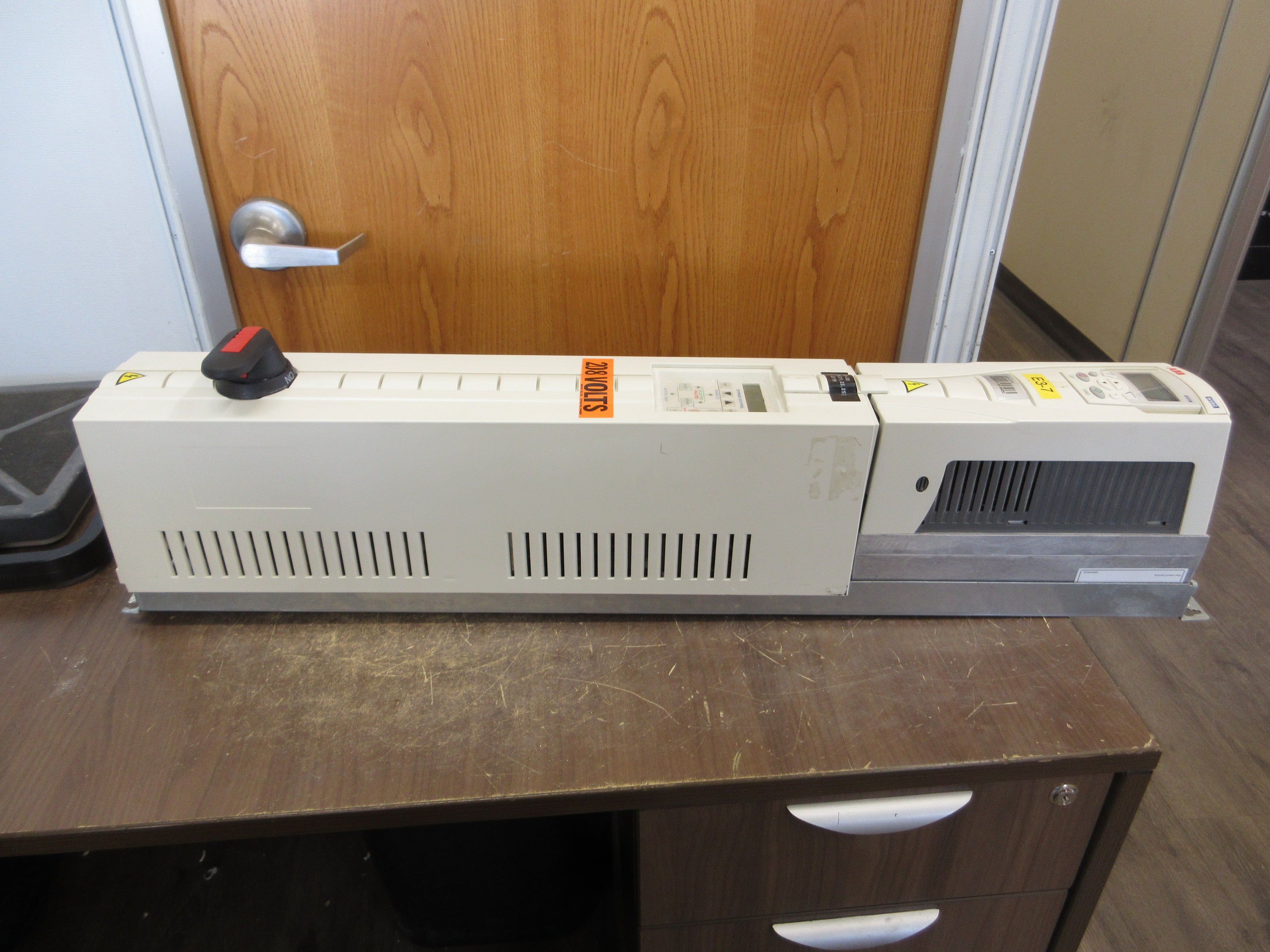 ABB ACH550 AC Drive w/ Bypass ACH550-VDR-04A6-2+F267+K452 1HP 3Ph w/ Keypad Used