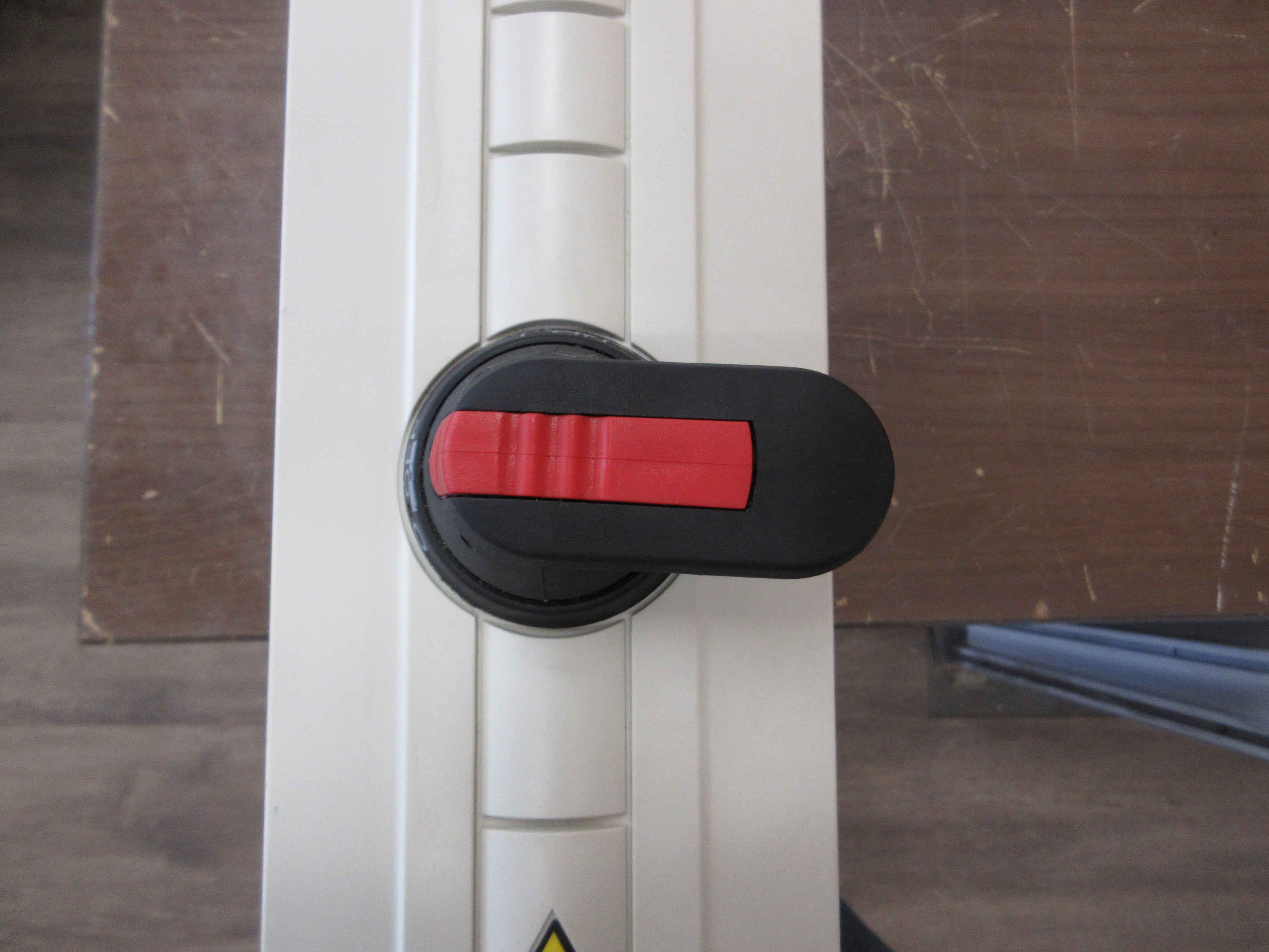 ABB ACH550 AC Drive w/ Bypass ACH550-VDR-04A6-2+F267+K452 1HP 3Ph w/ Keypad Used