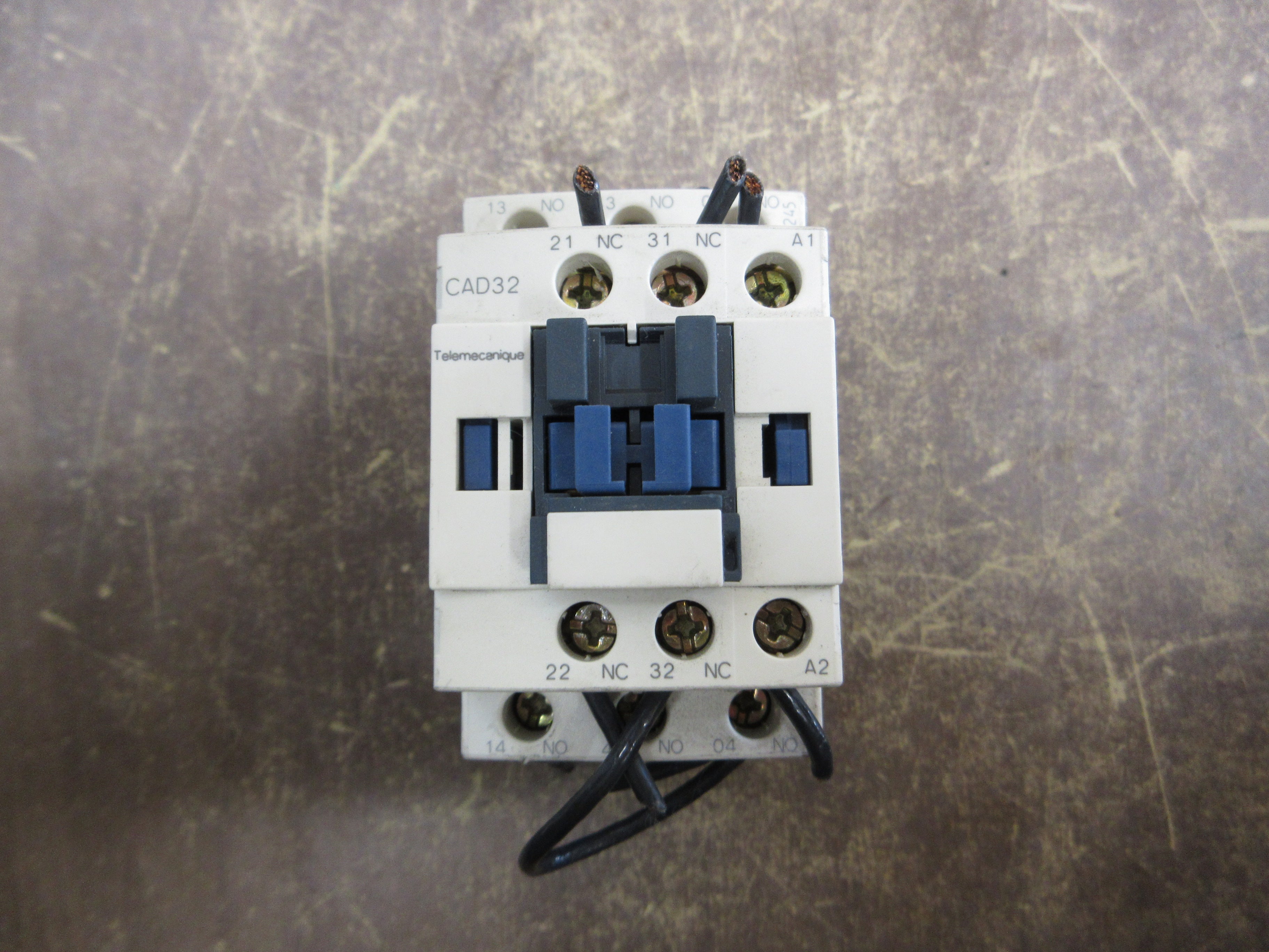 Telemecanique Contactor CAD32 480V Coil 10A 600V Used