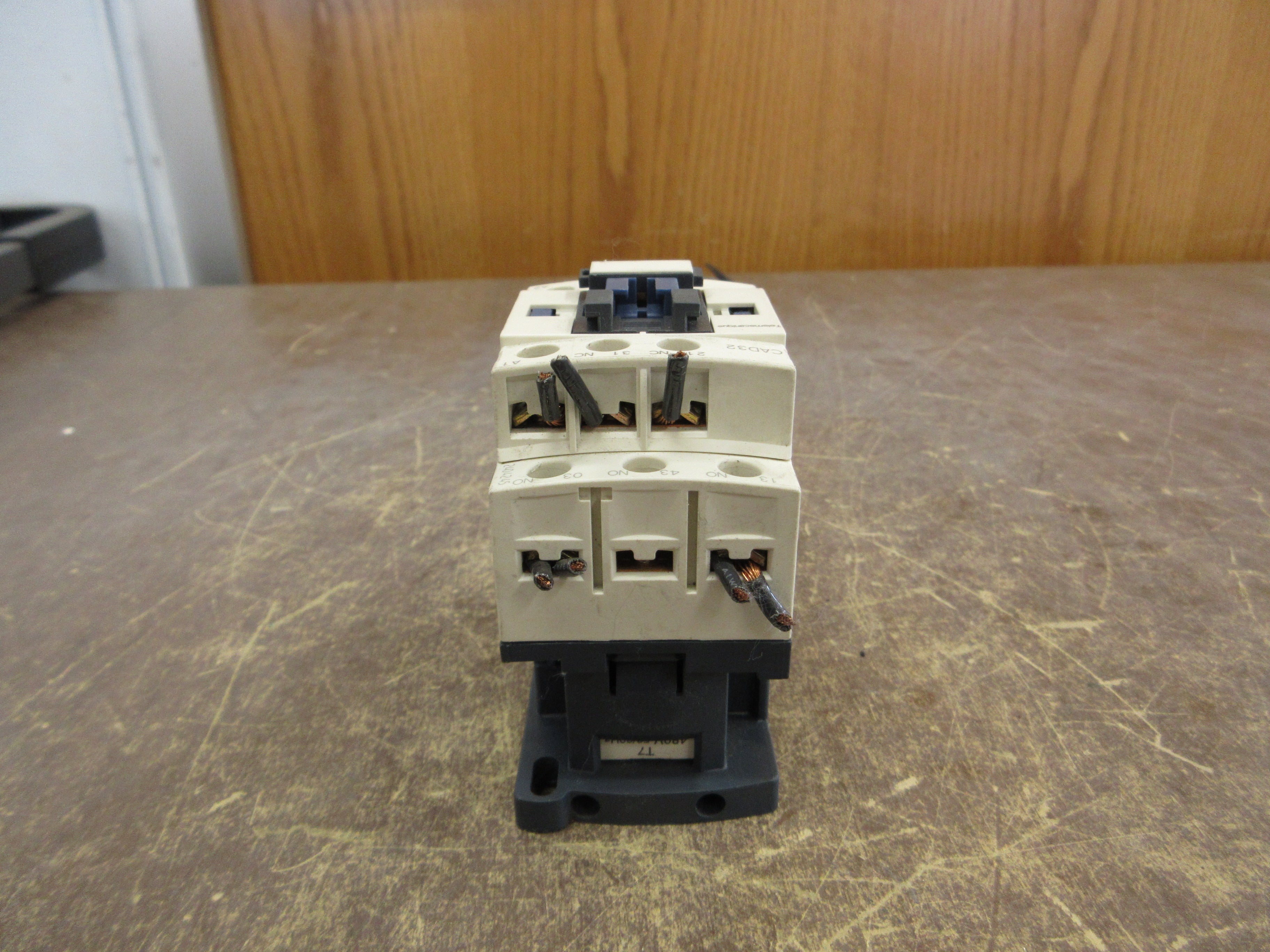 Telemecanique Contactor CAD32 480V Coil 10A 600V Used