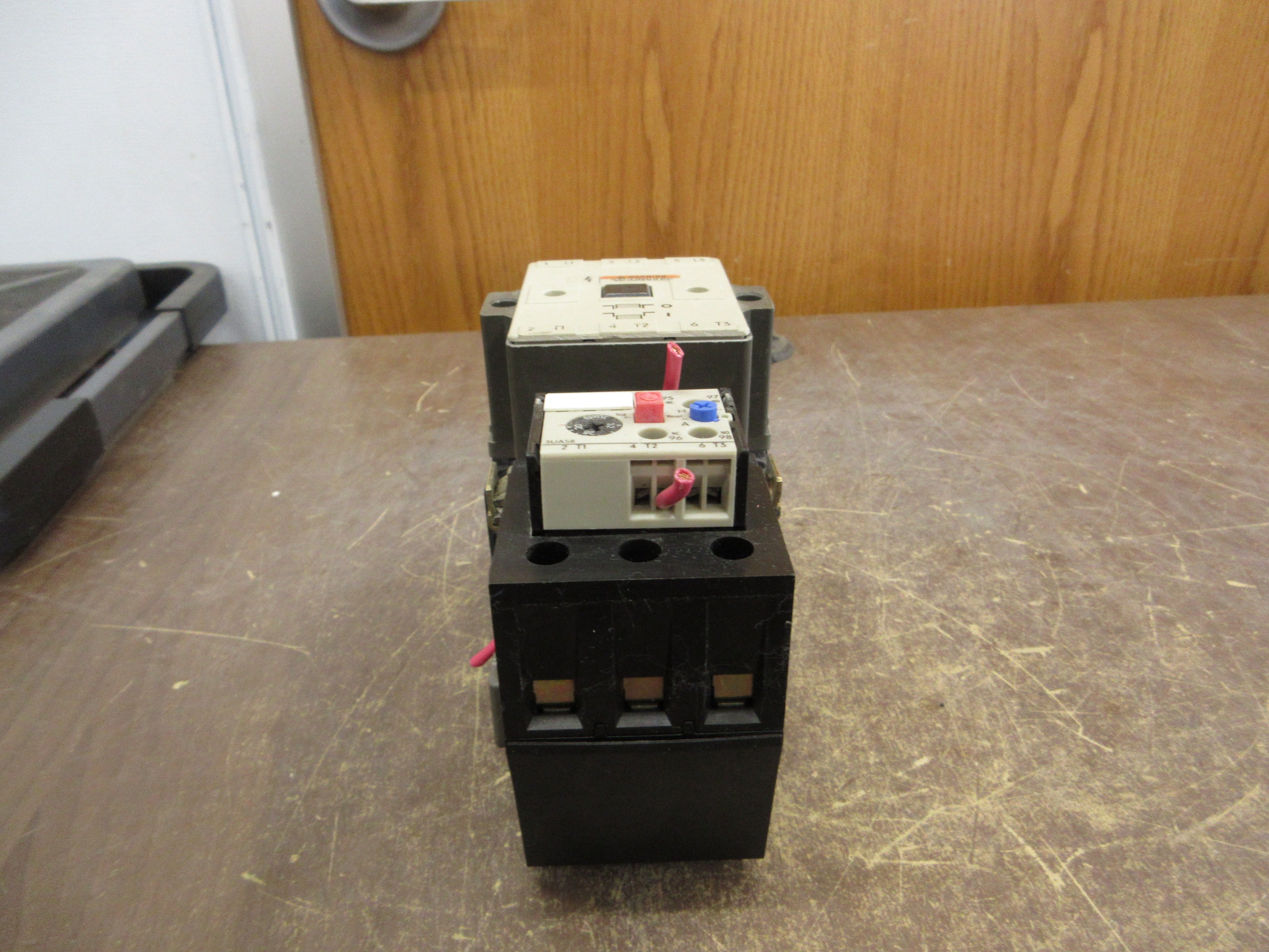 Siemens Size 2 Starter 3TB4617-OA / 3UA58 00-2D 120V Coil Trip: 20-32A 600V Used