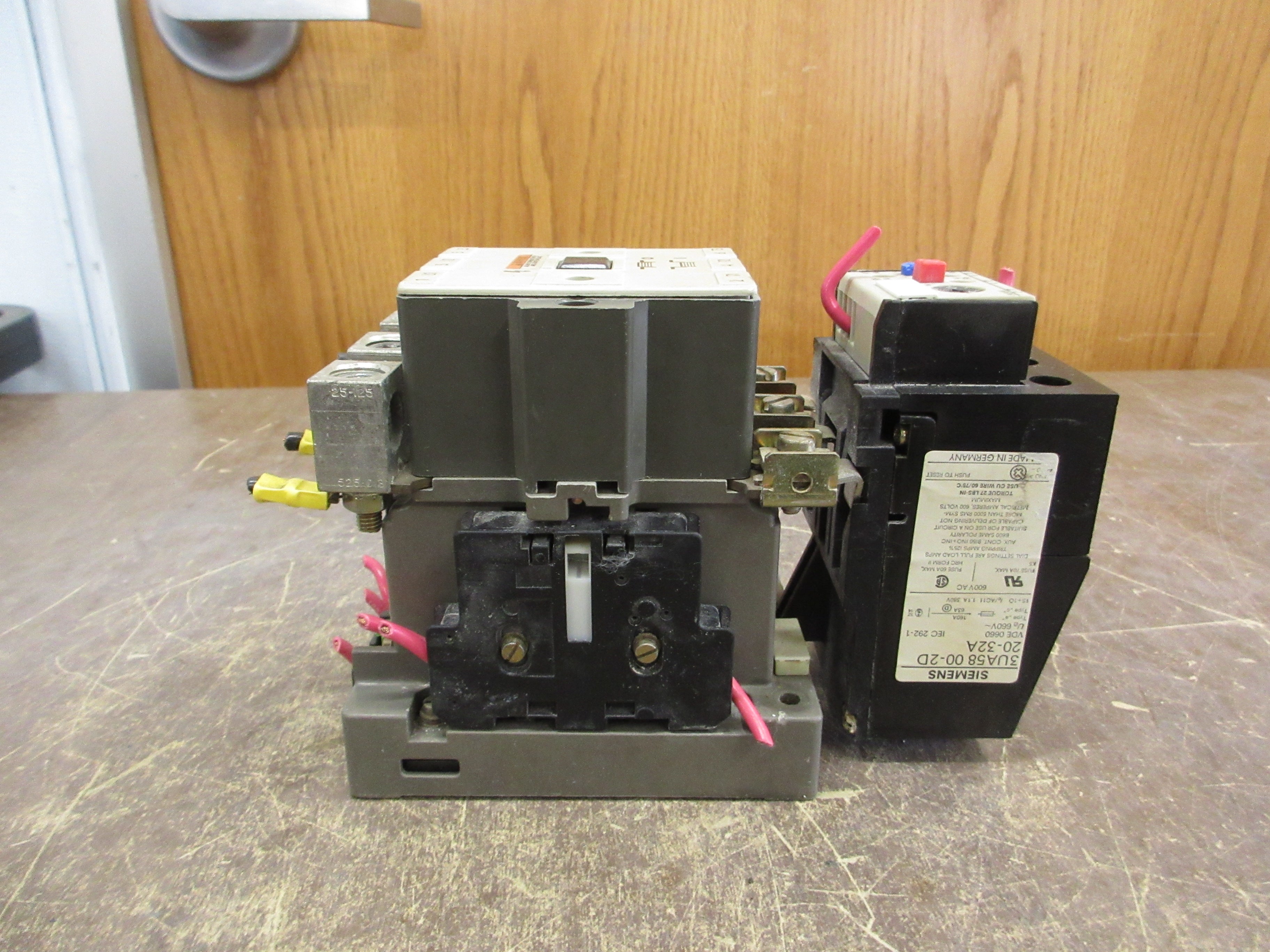 Siemens Size 2 Starter 3TB4617-OA / 3UA58 00-2D 120V Coil Trip: 20-32A 600V Used