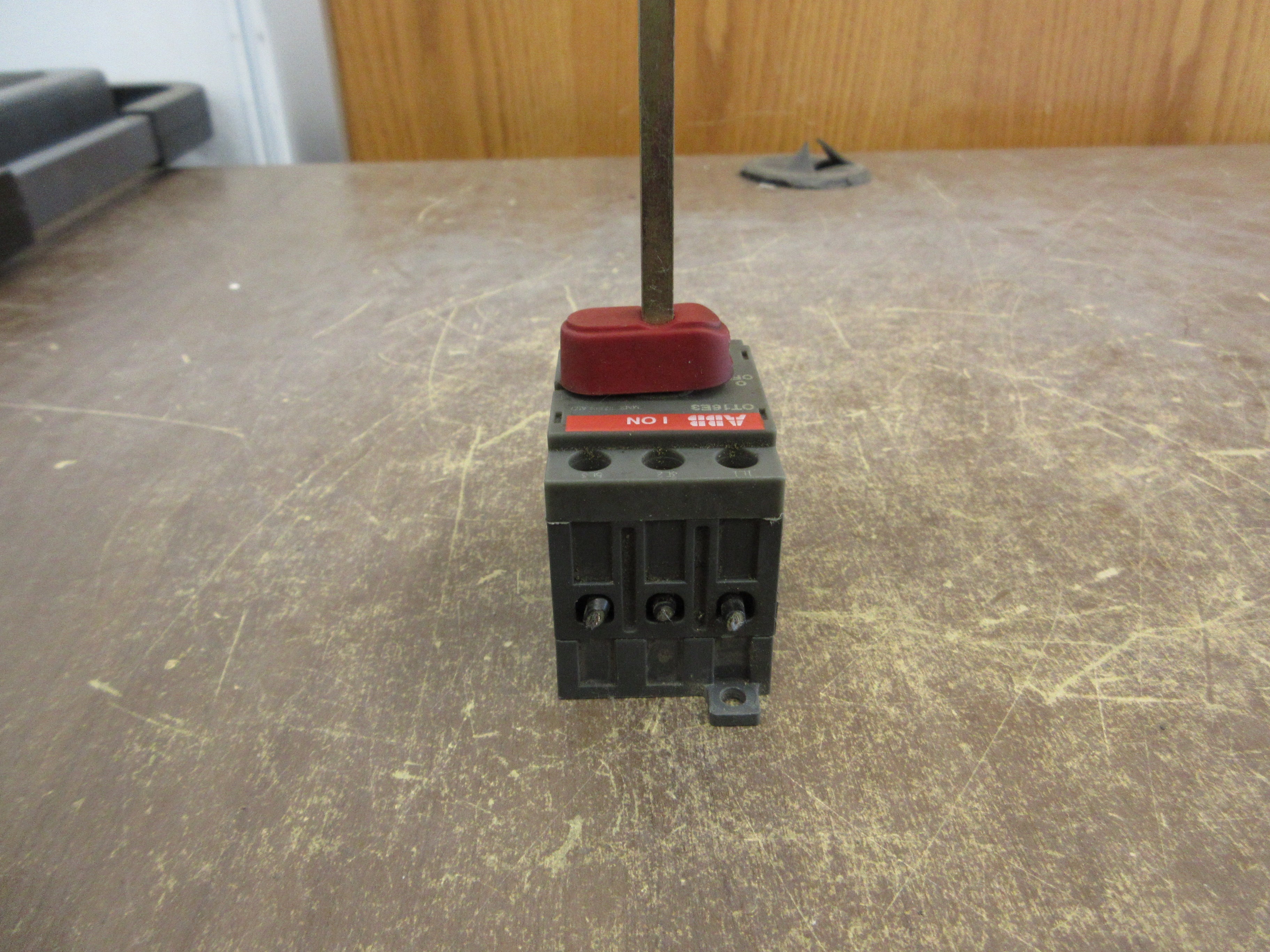 ABB Disconnect Switch OT16E3 16A 3P 600V Used