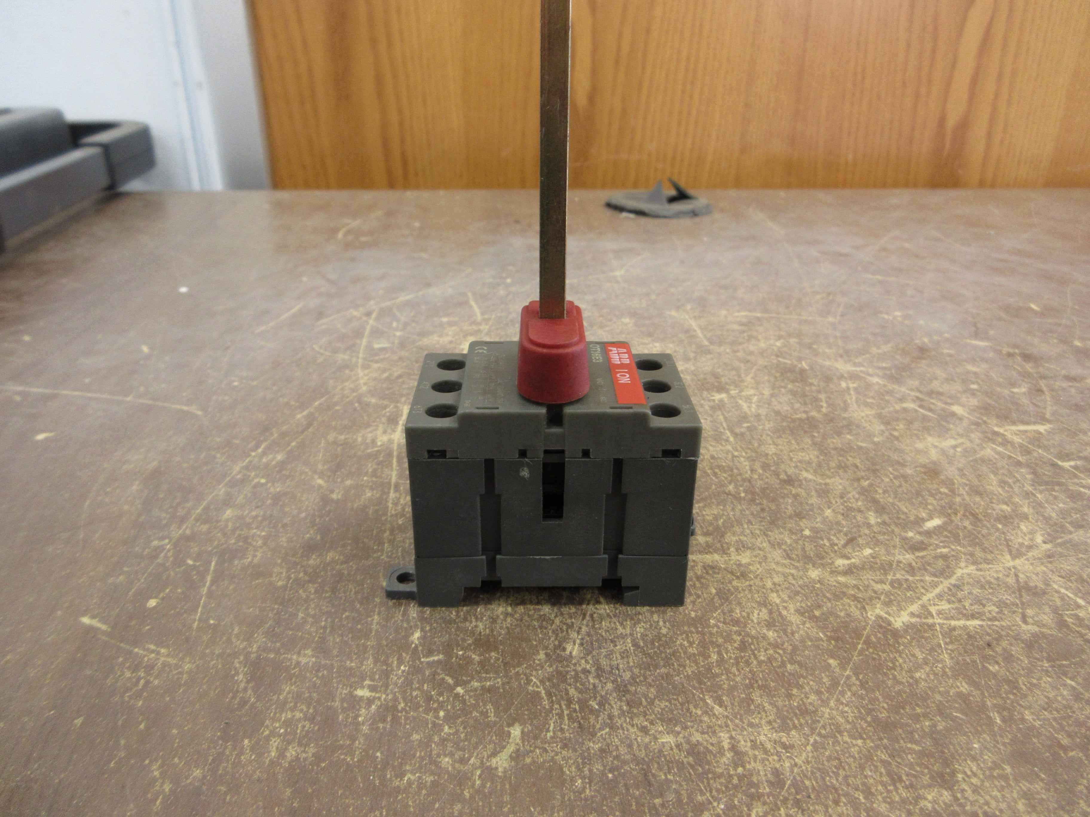 ABB Disconnect Switch OT16E3 16A 3P 600V Used