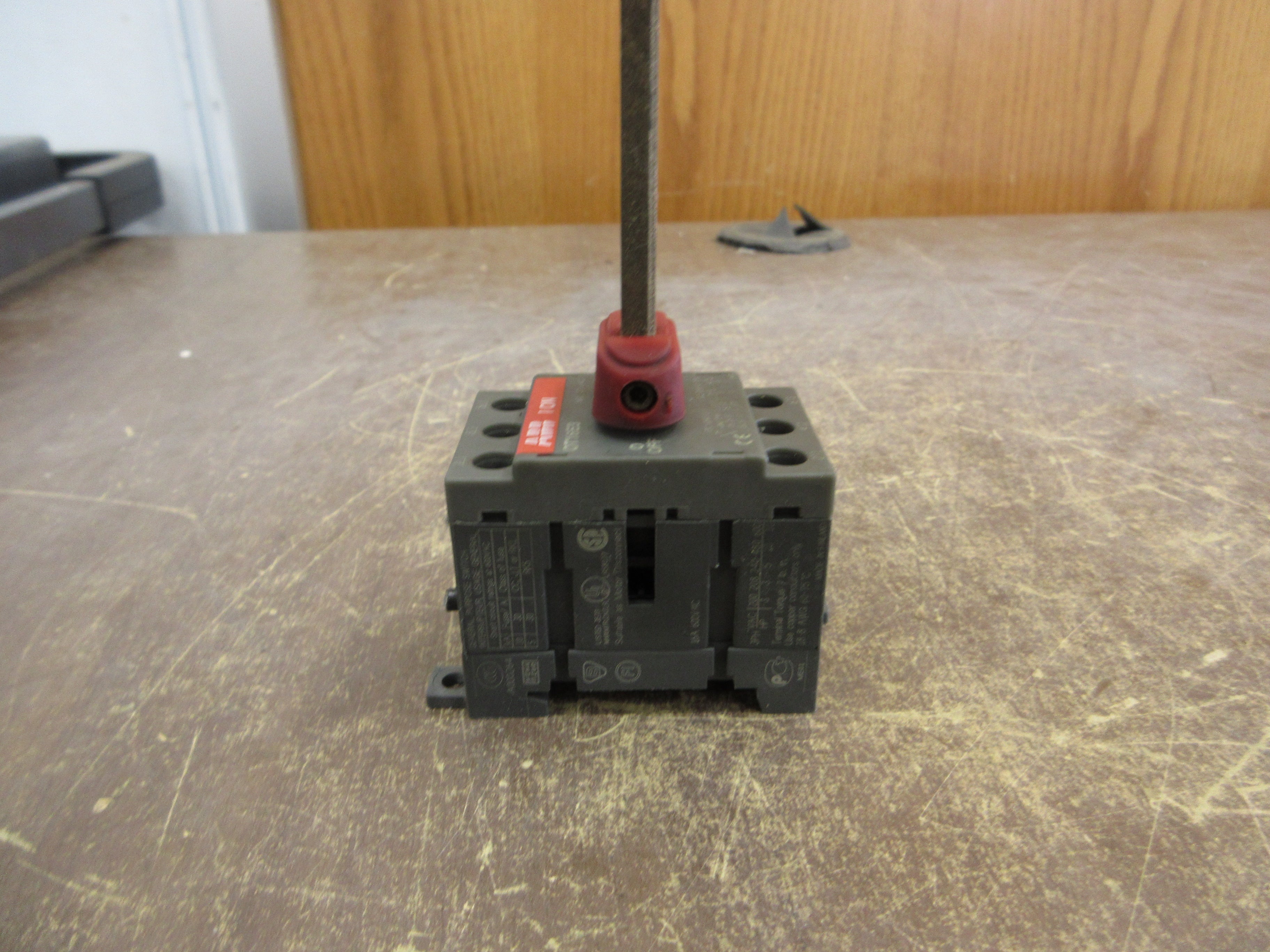 ABB Disconnect Switch OT16E3 16A 3P 600V Used