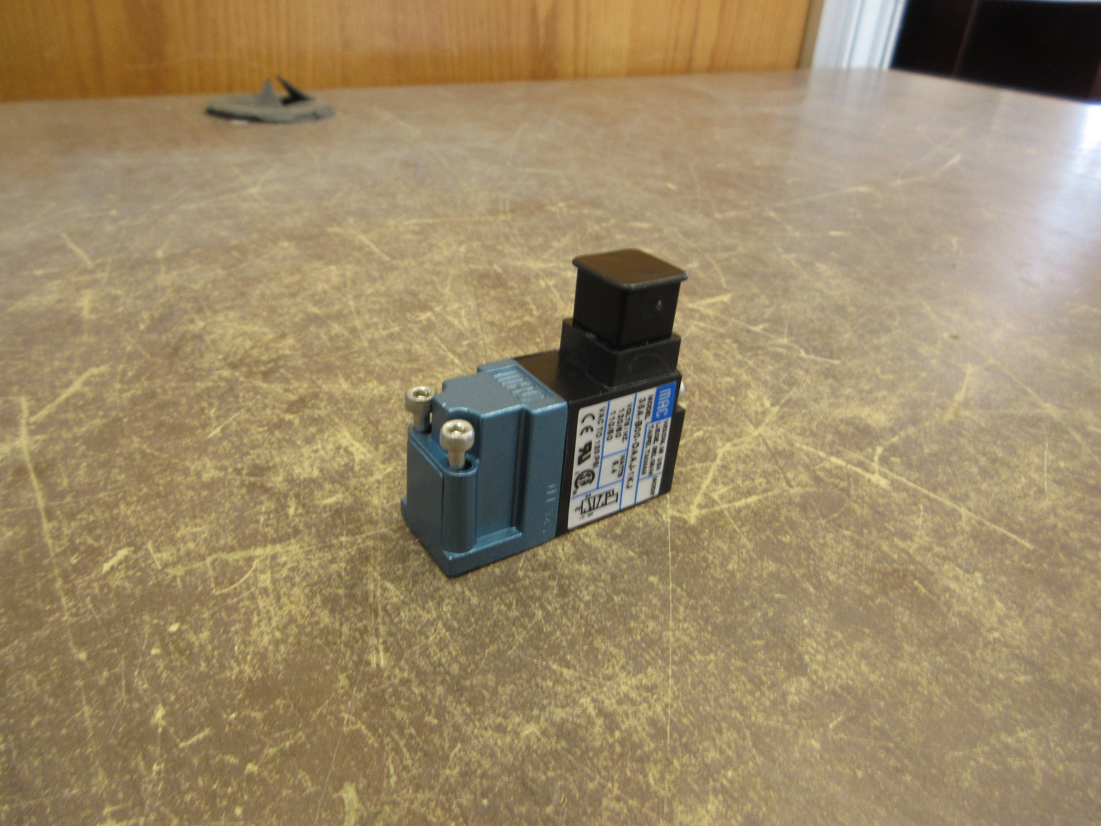 MAC Solenoid Valve 35A-B00-DAAJ-1KJ New Surplus
