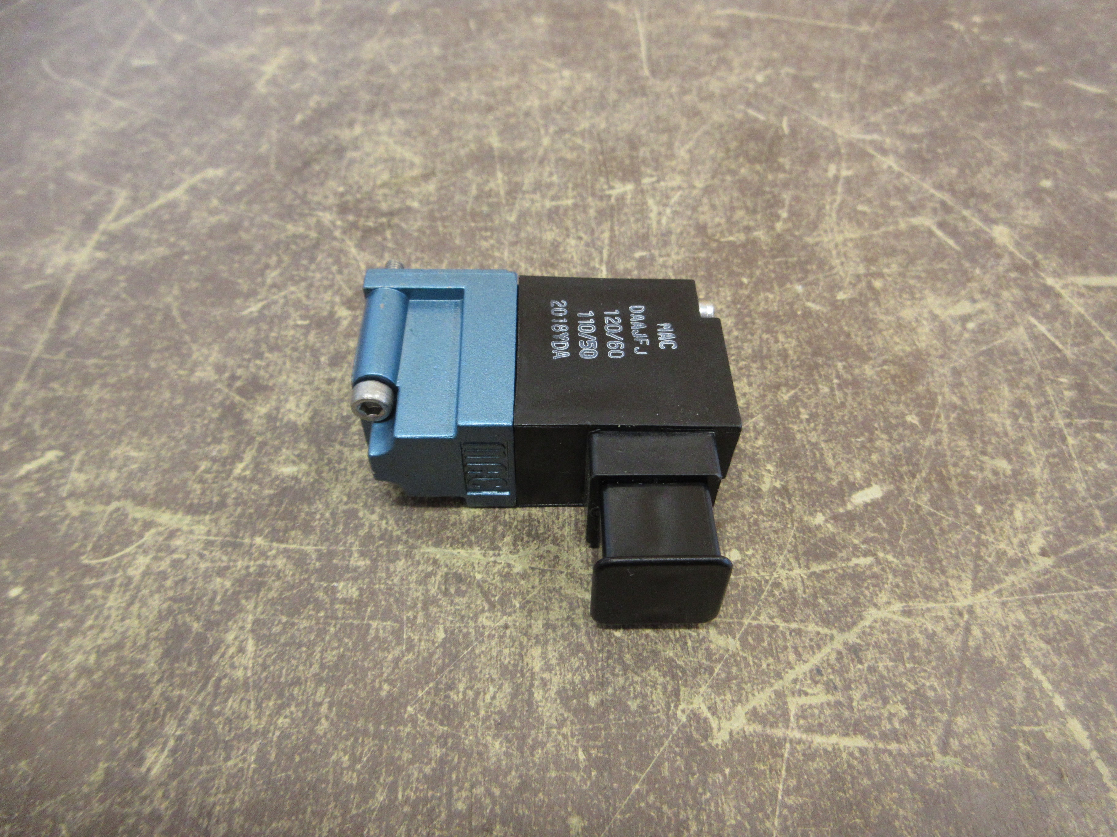MAC Solenoid Valve 35A-B00-DAAJ-1KJ New Surplus